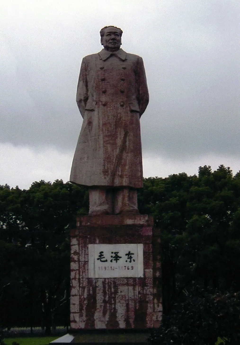 上海の復旦大学の中にあった石像