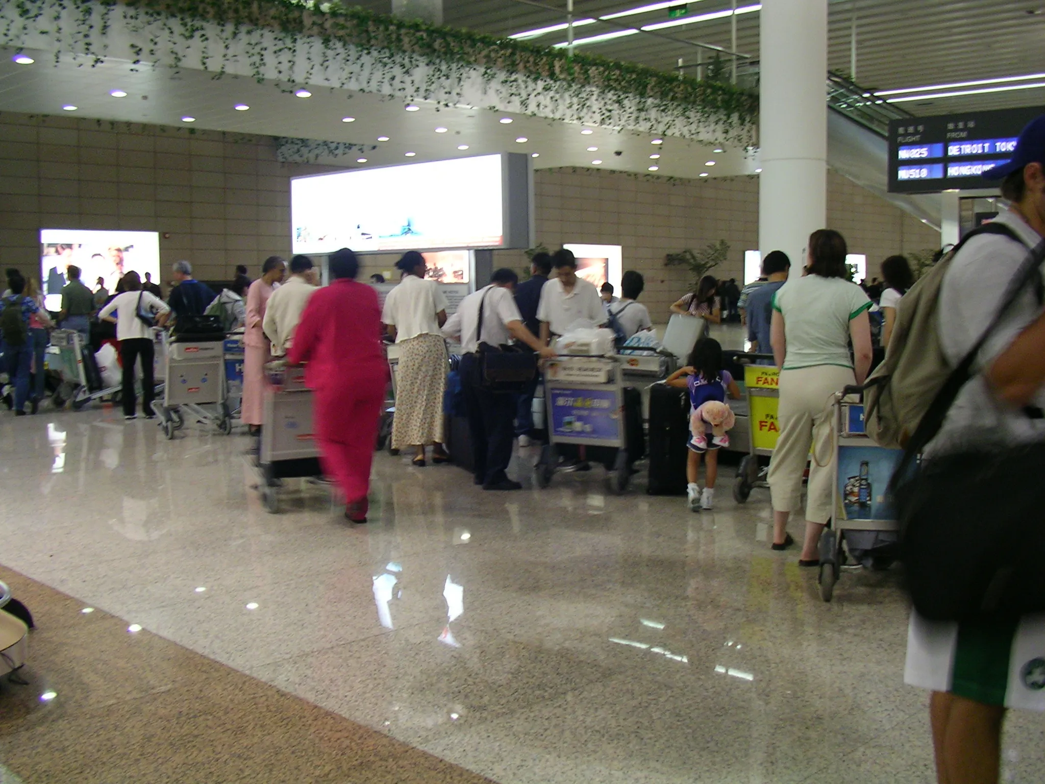 上海の上海浦東国際空港 雑然とした雰囲気は相変わらず