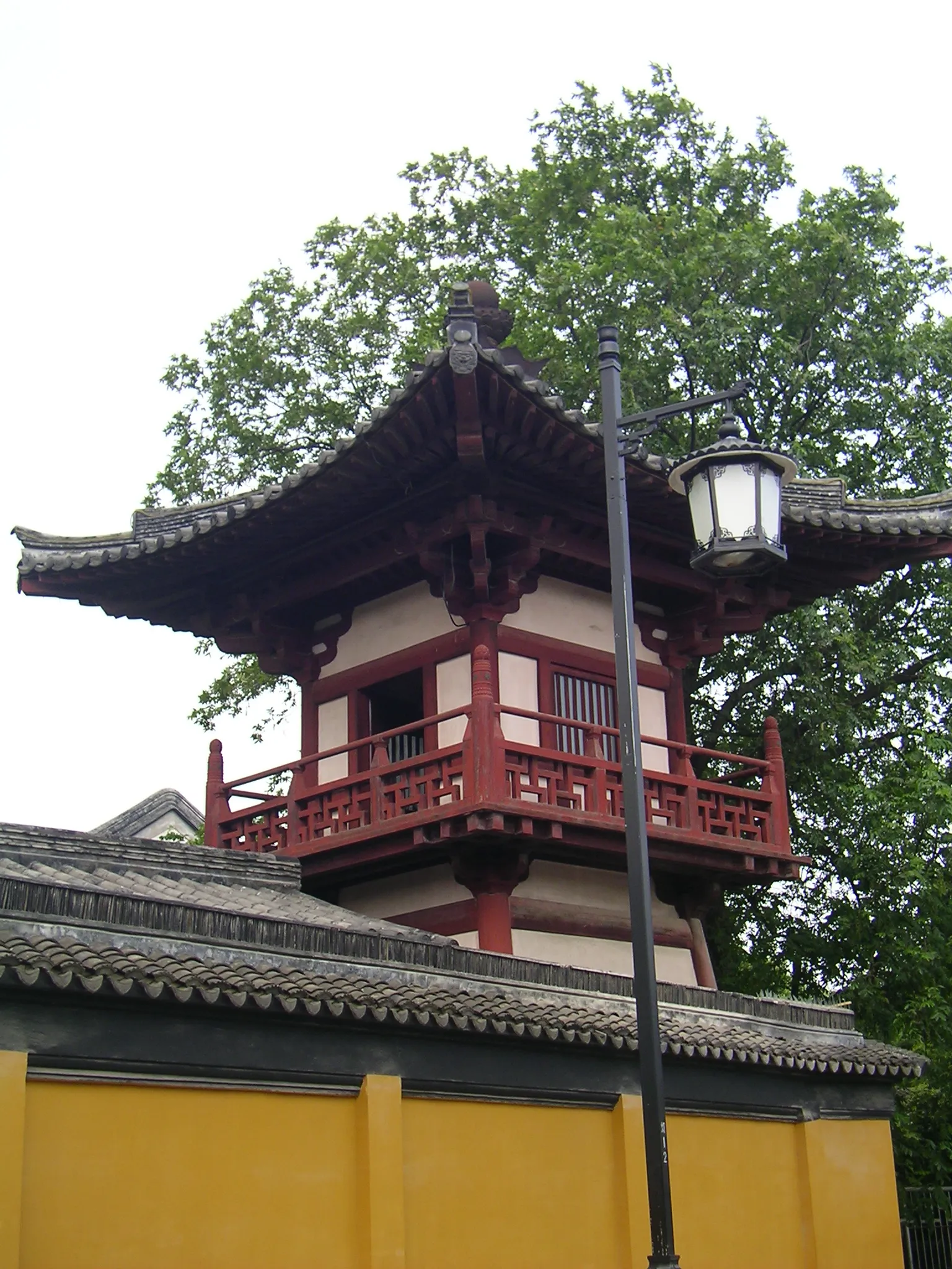 昔の寺院の見張り台