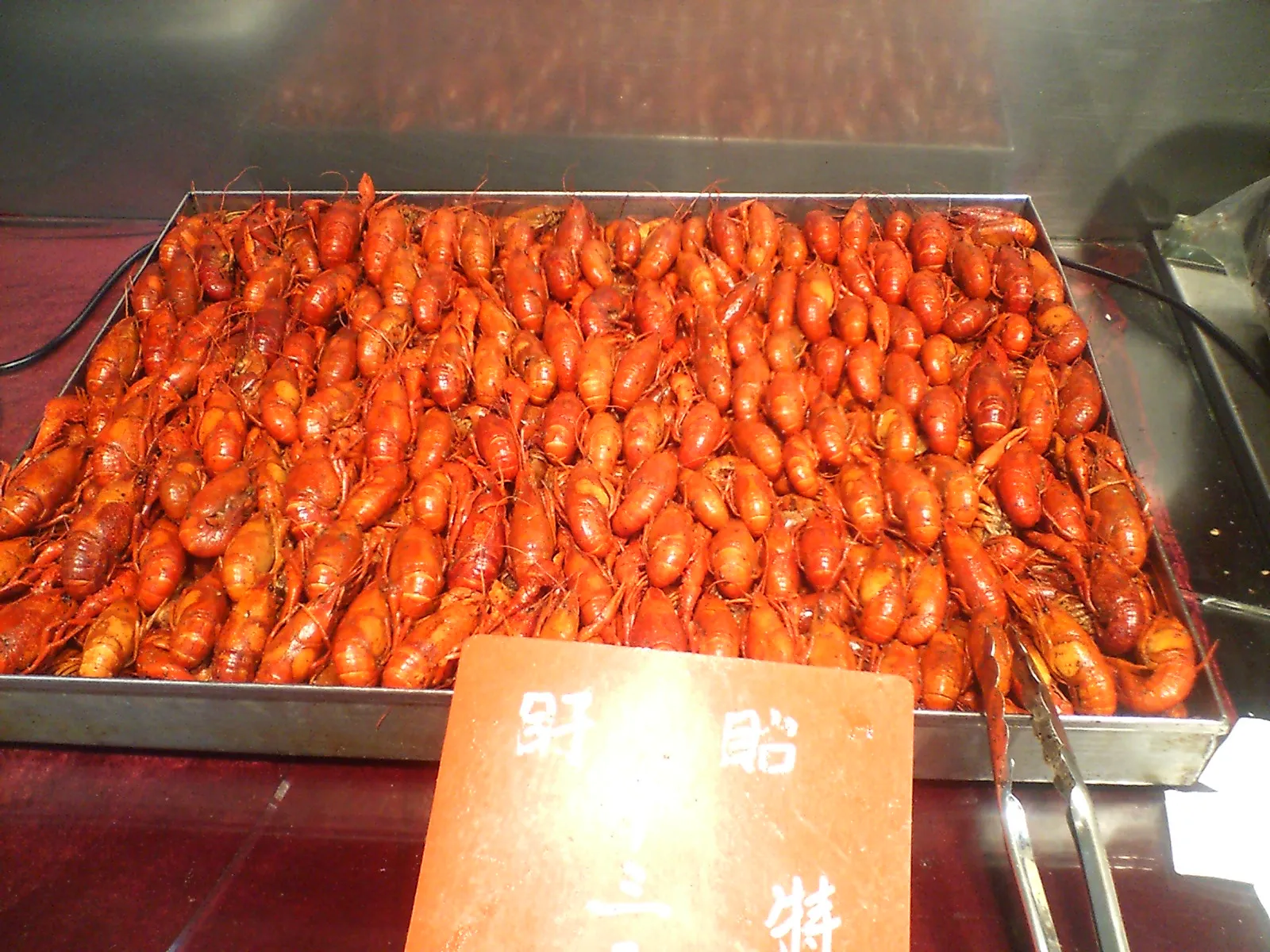 とまとじゅーす的中国旅行記 こちらは小龍蝦、つまり食用ザリガニです。上海ではザリガニ専門店もあるくらい日常的に食されています