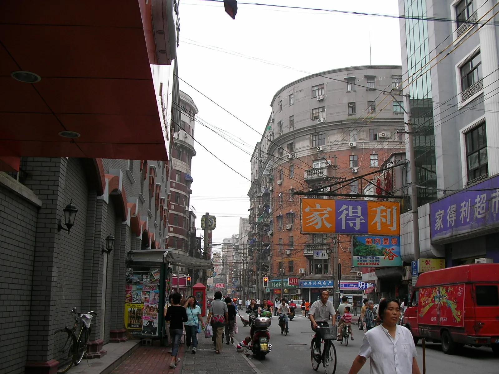 北京東路付近の街並み