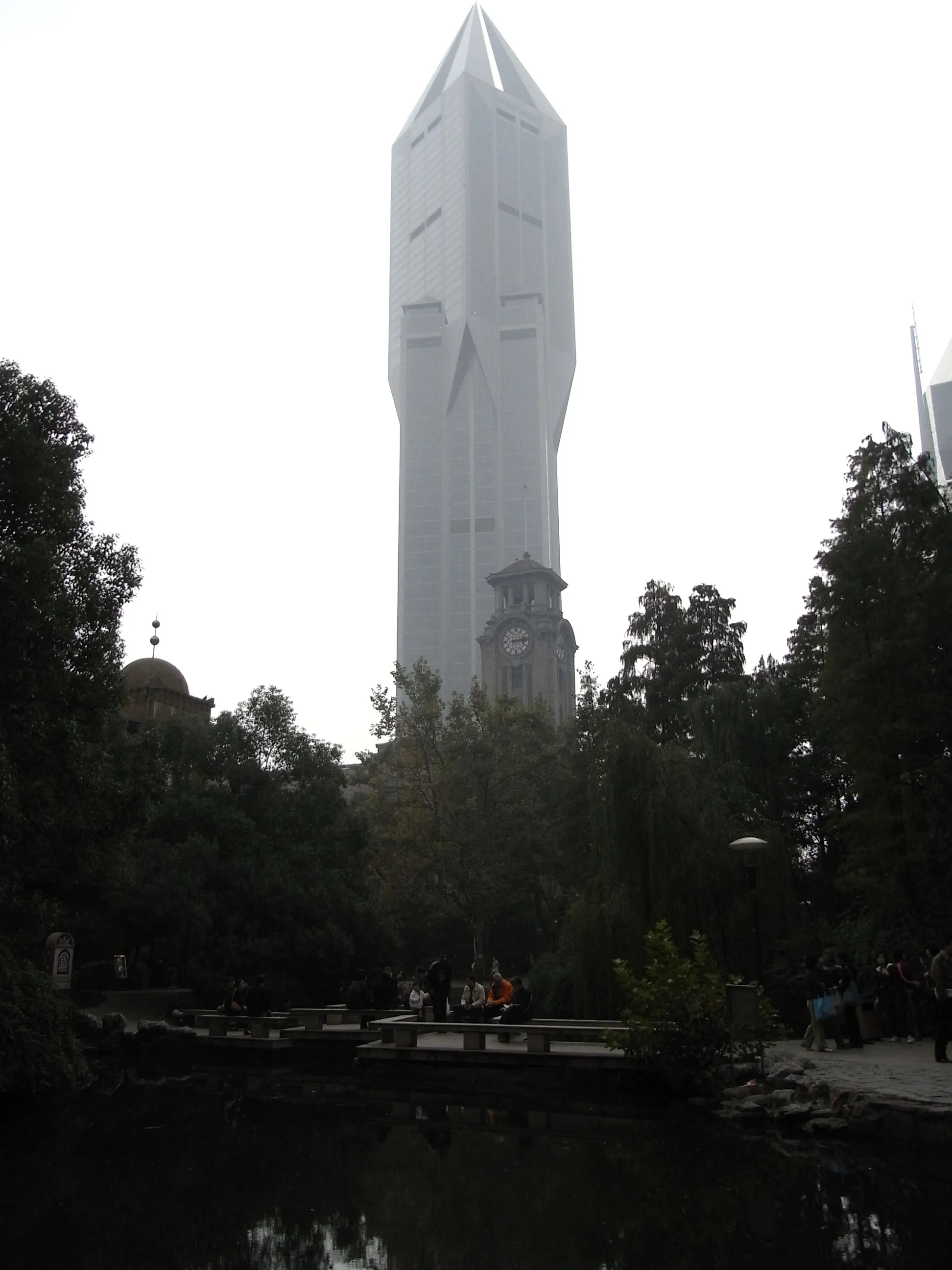 人民公園近くの高層ビル