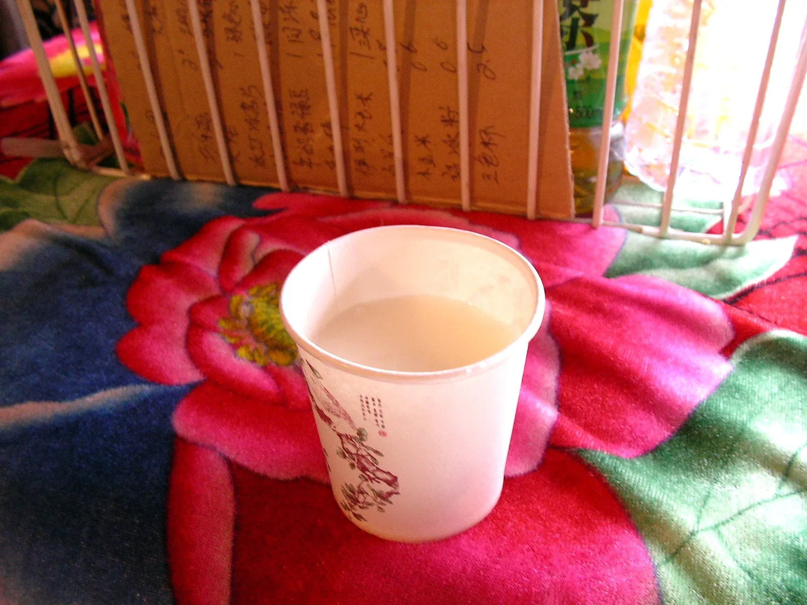 馬乳を飲む様子