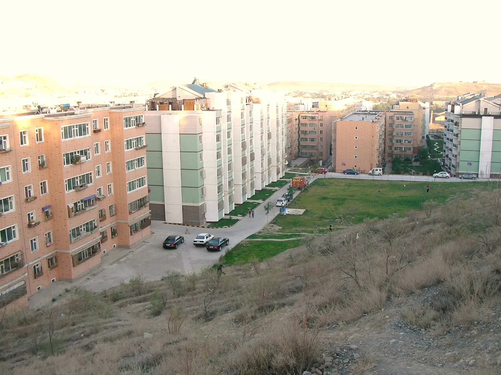 アルタイ路のマンション側の丘からの風景