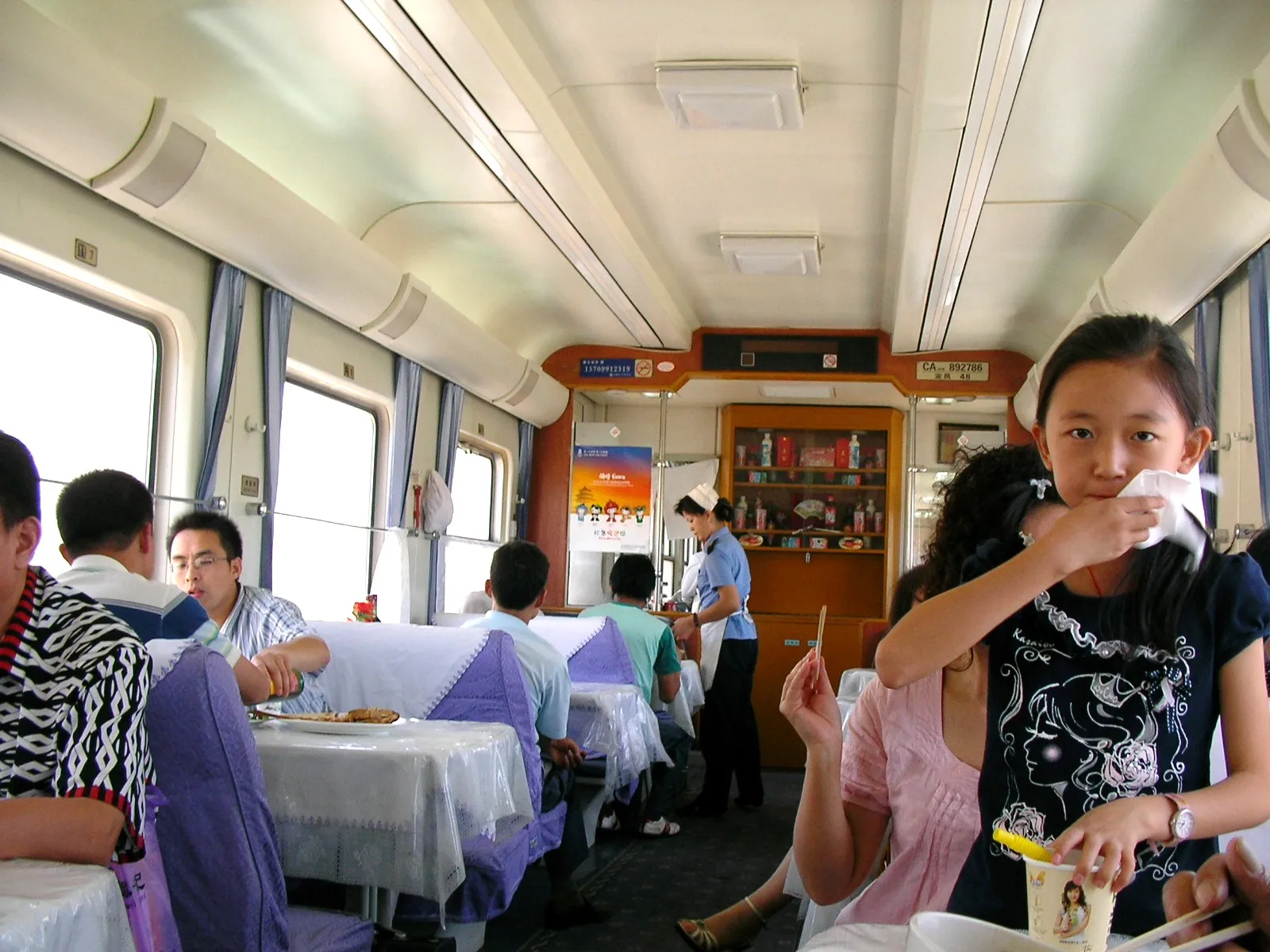 ゆったりとしたT54次の食堂車