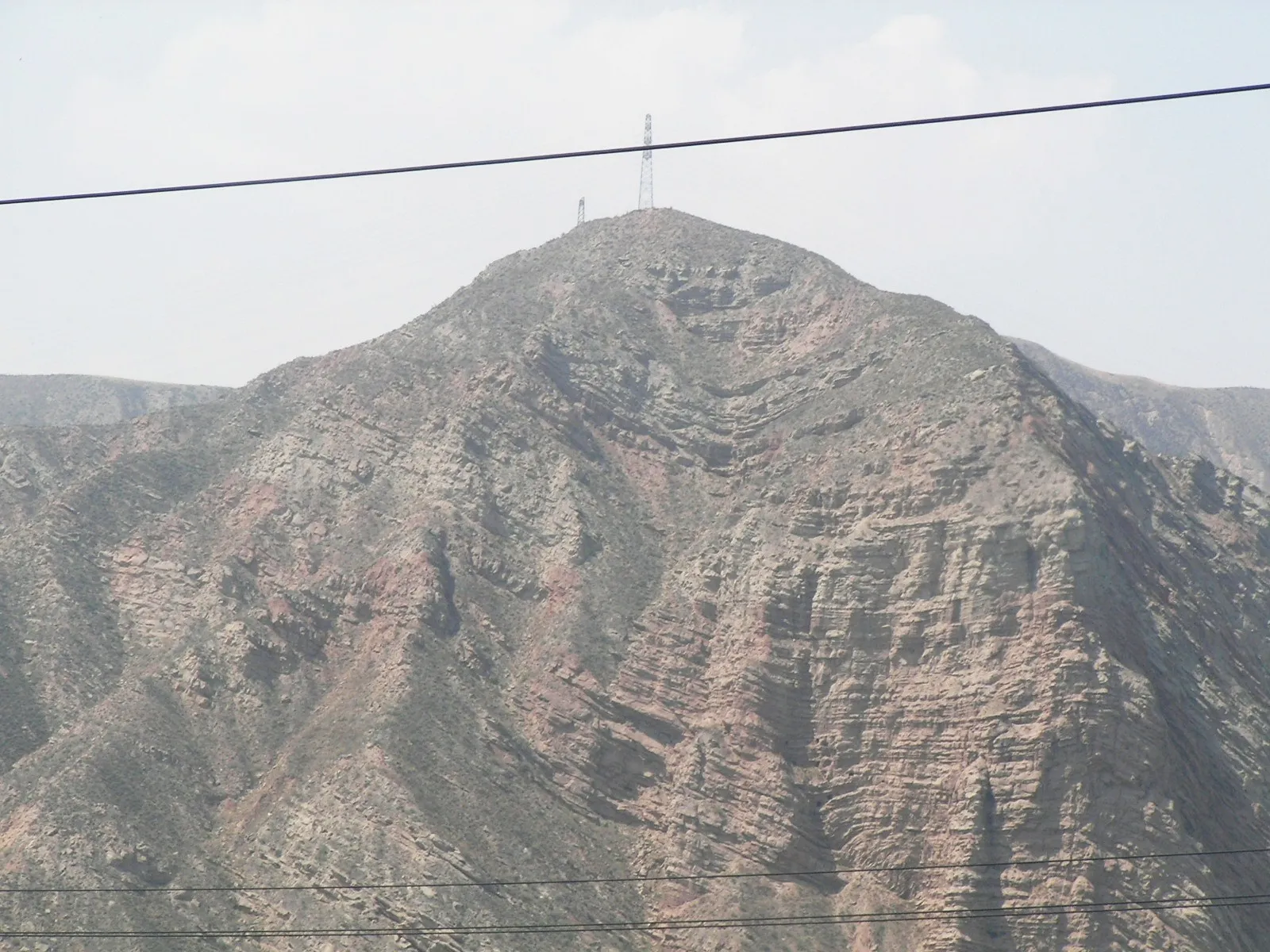 山頂の電波塔