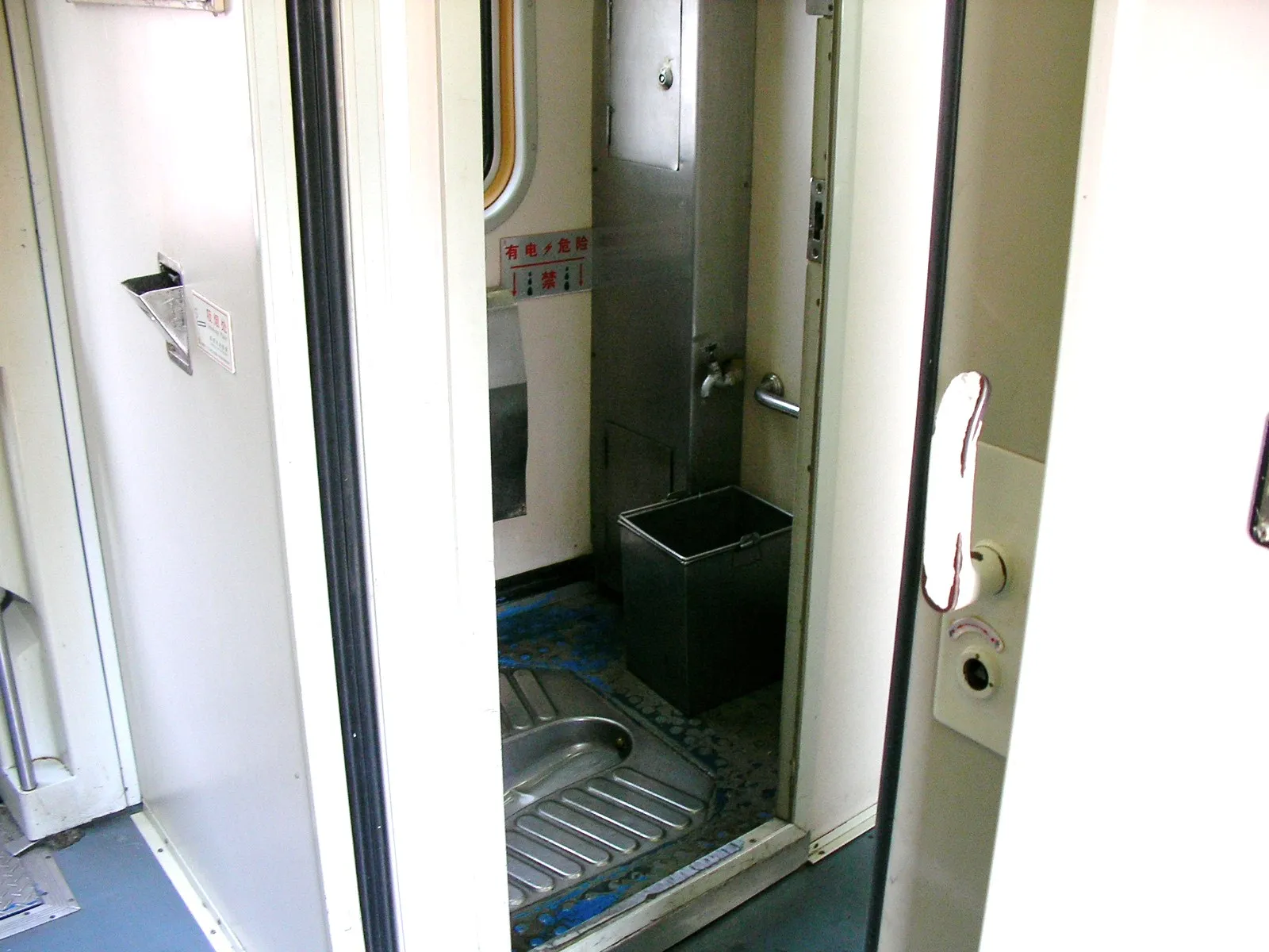 列車備え付けのトイレ