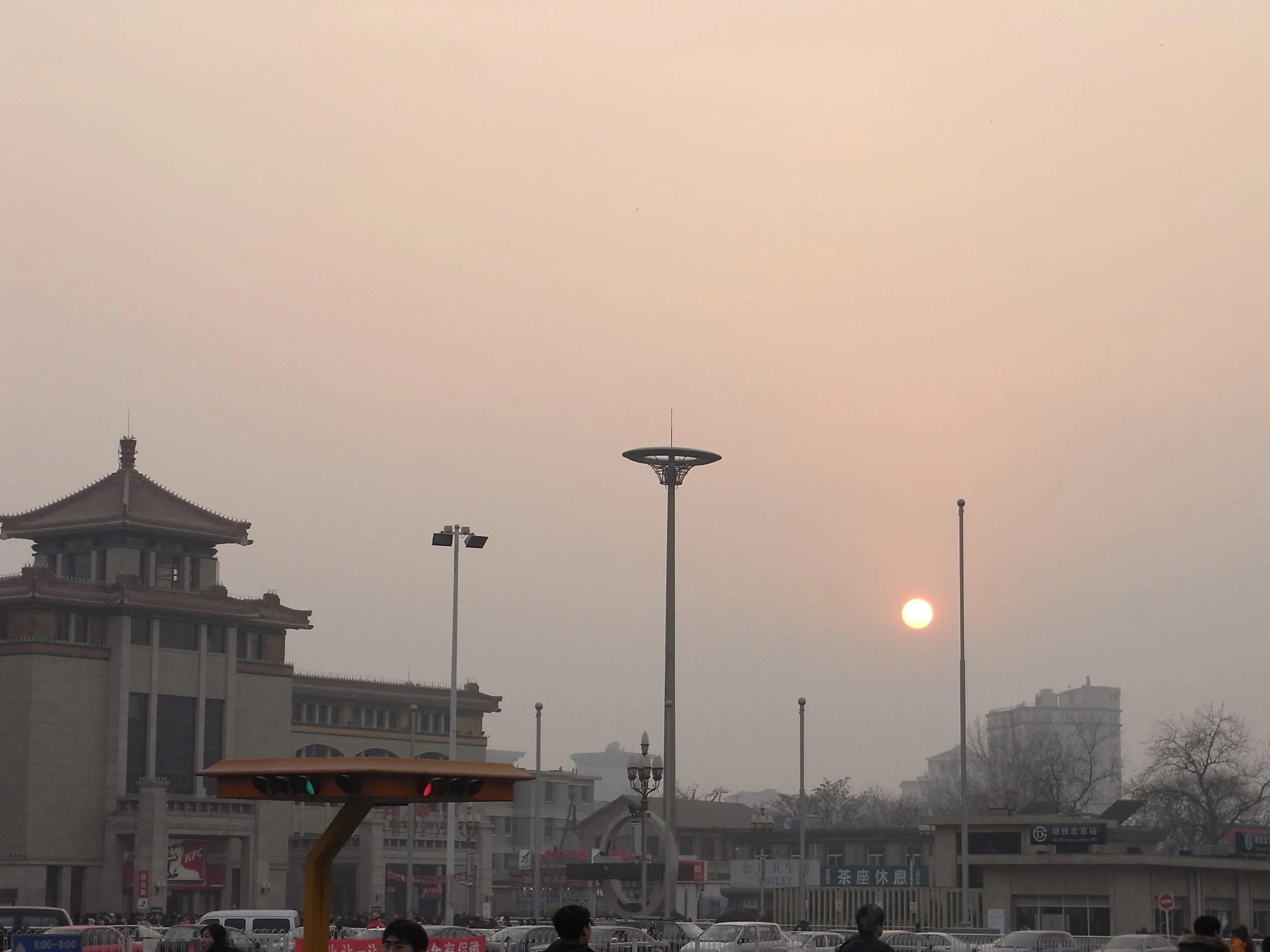 黄砂でどんよりした夕暮れ