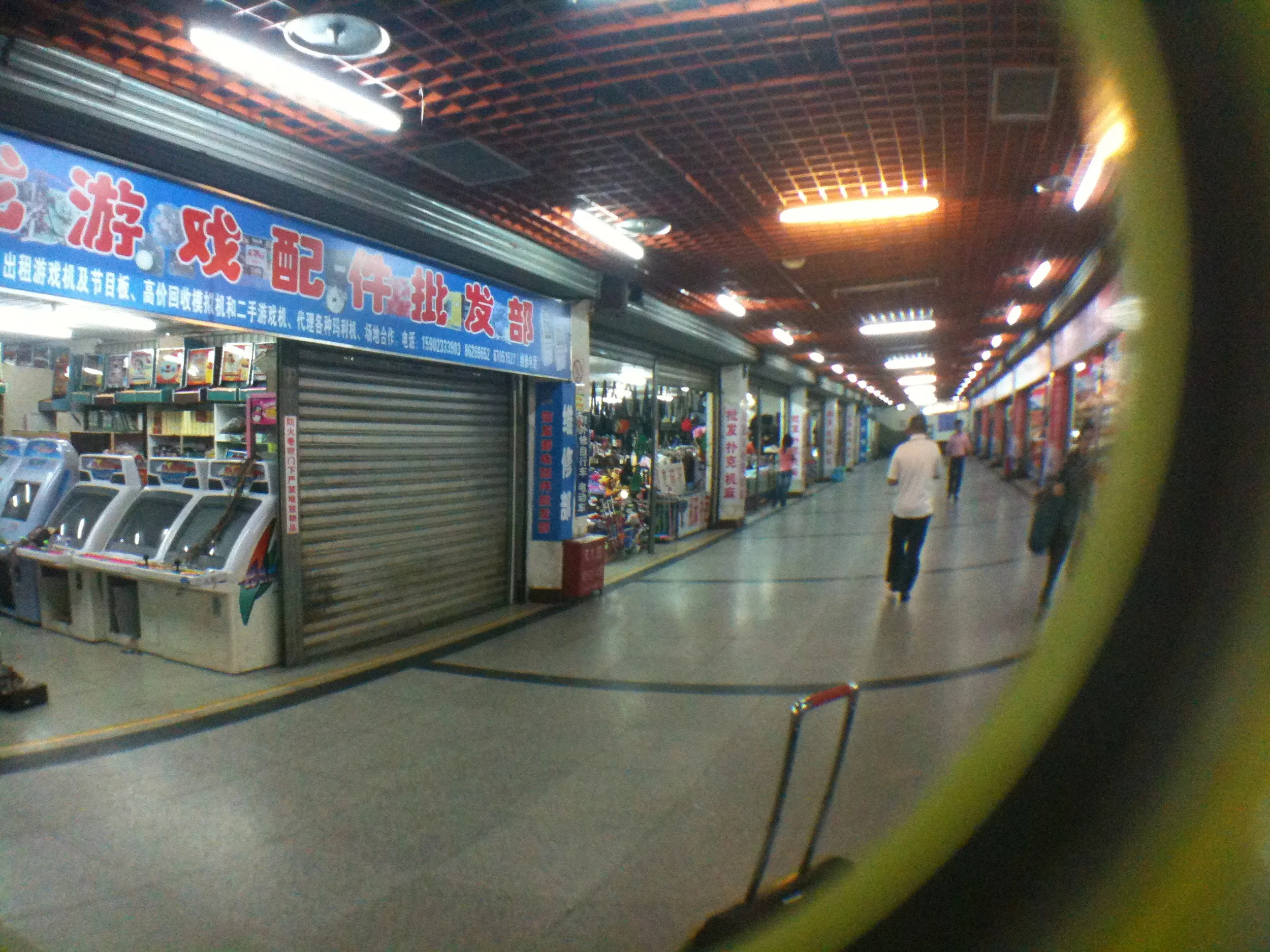 重慶駅前の地下商店街
