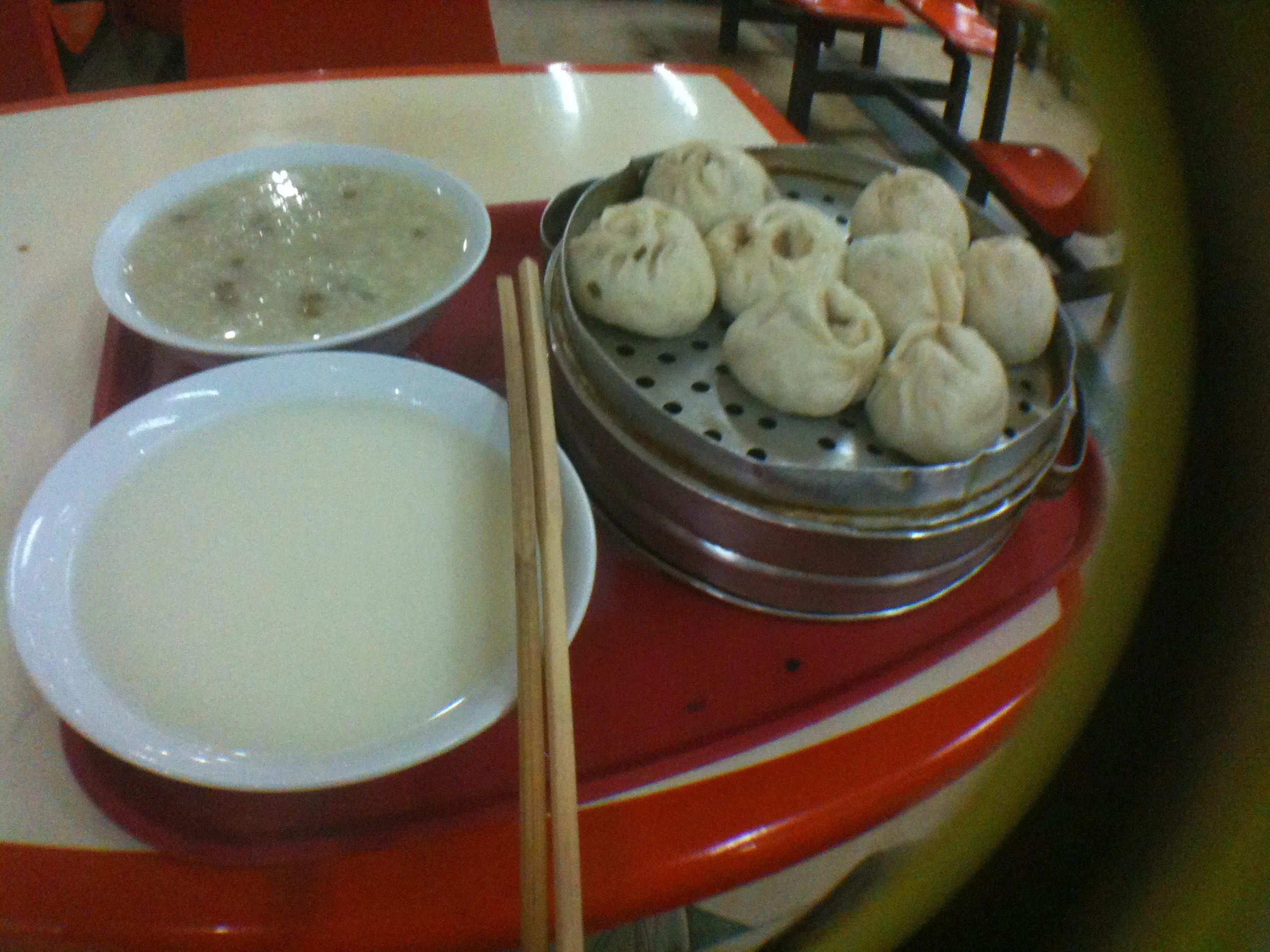 朝食の小龍包と豆乳
