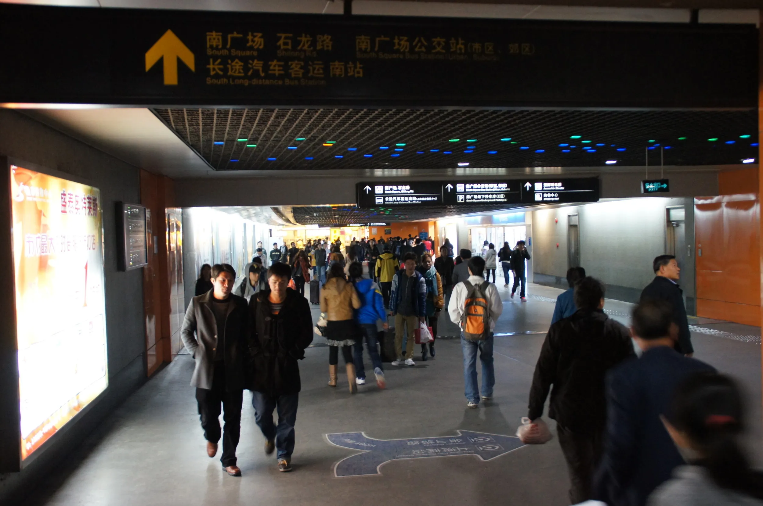 上海南駅構内