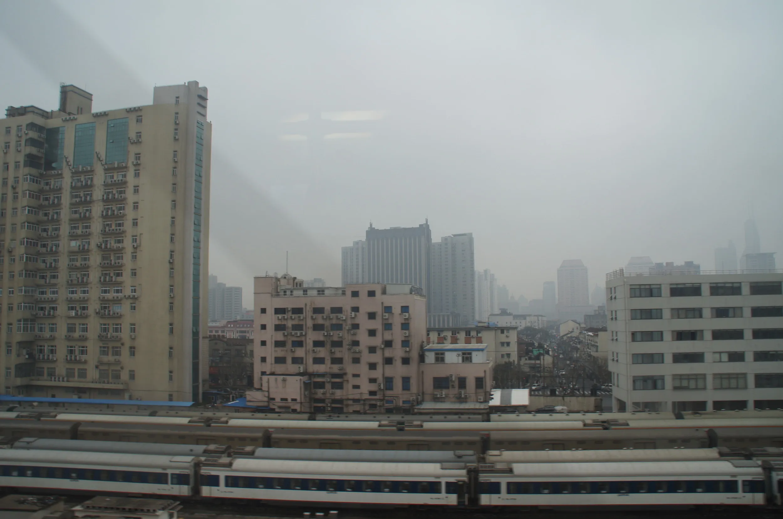 地下鉄3号線からの車窓風景