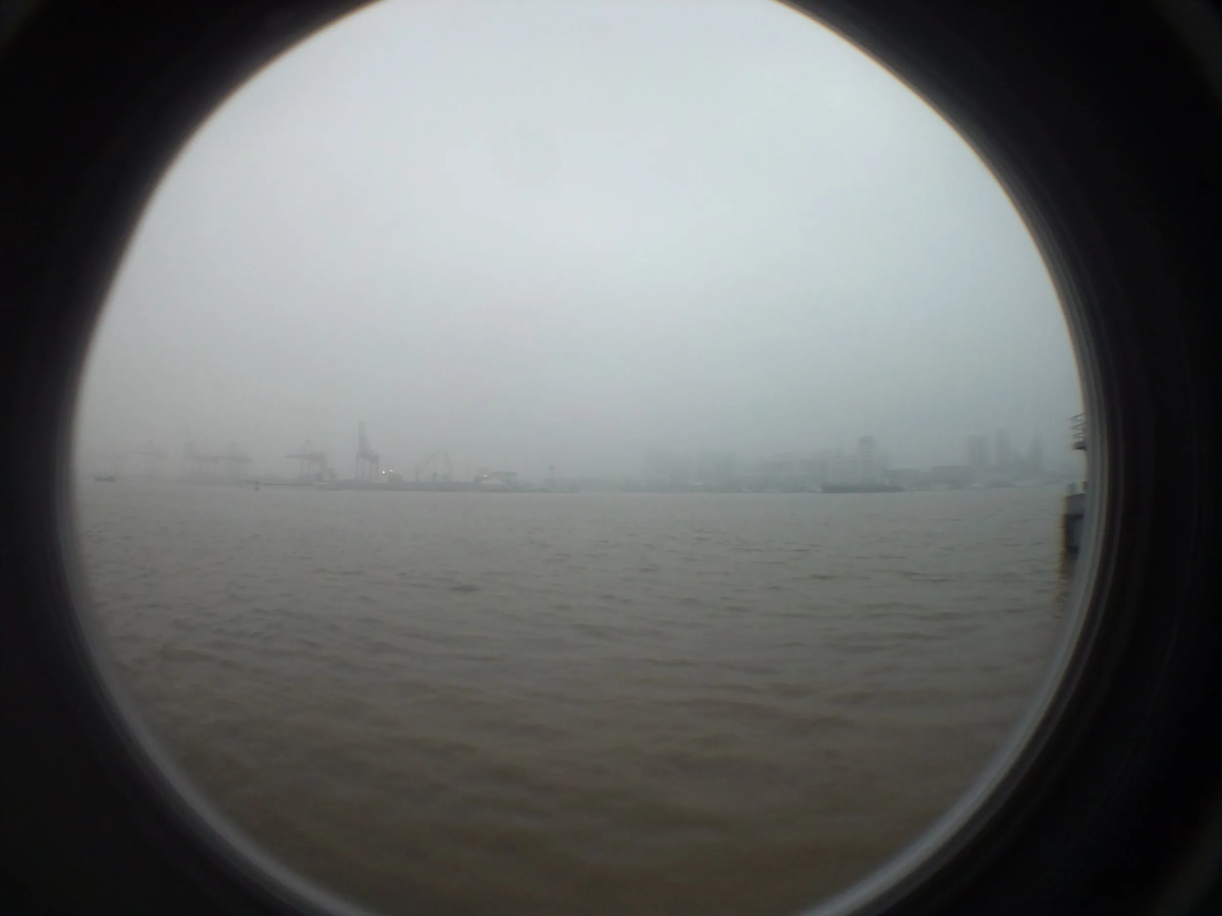 三岔港村~吴淞渡口から黄浦江を眺める