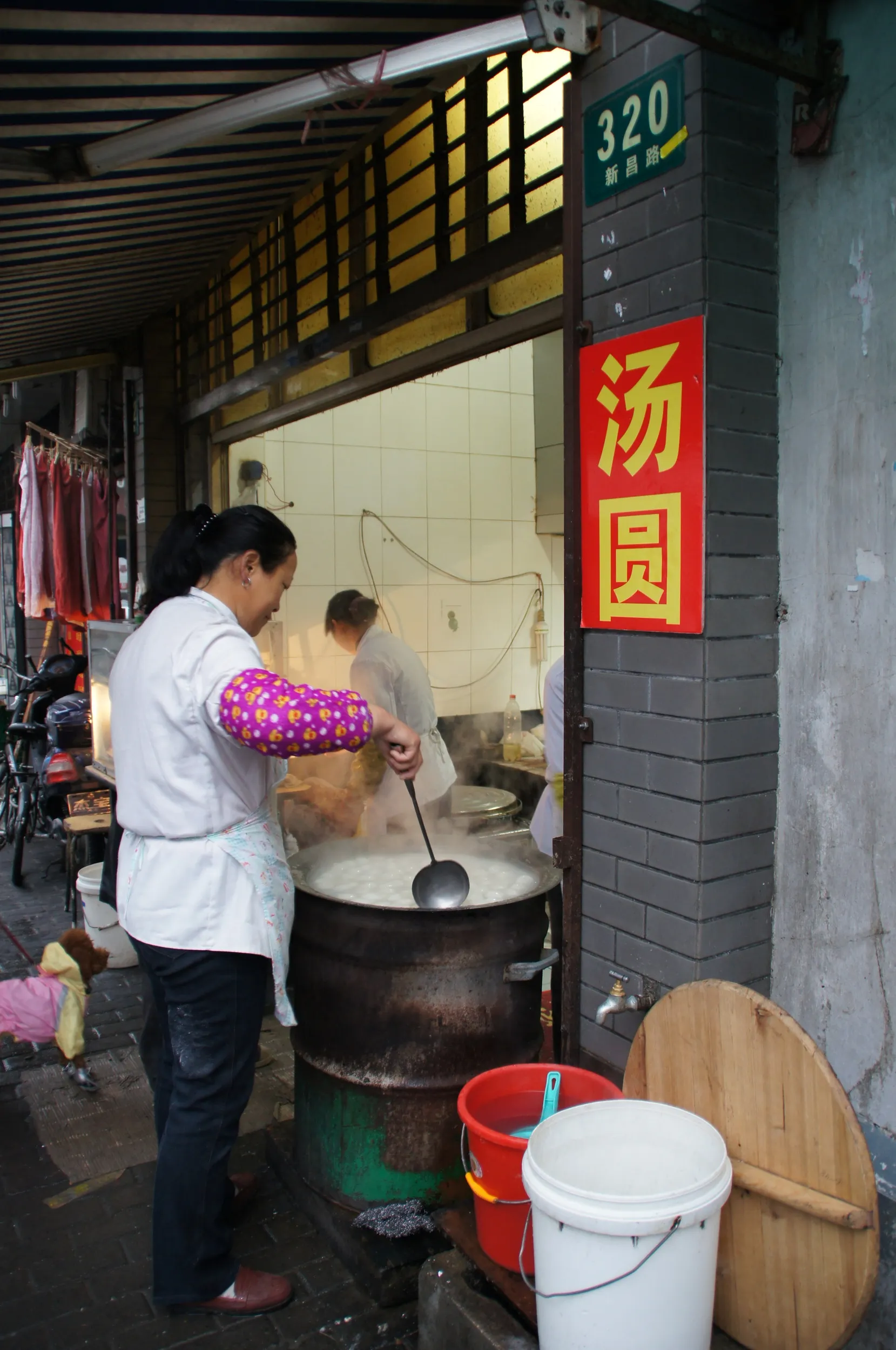 新閘路付近の食堂