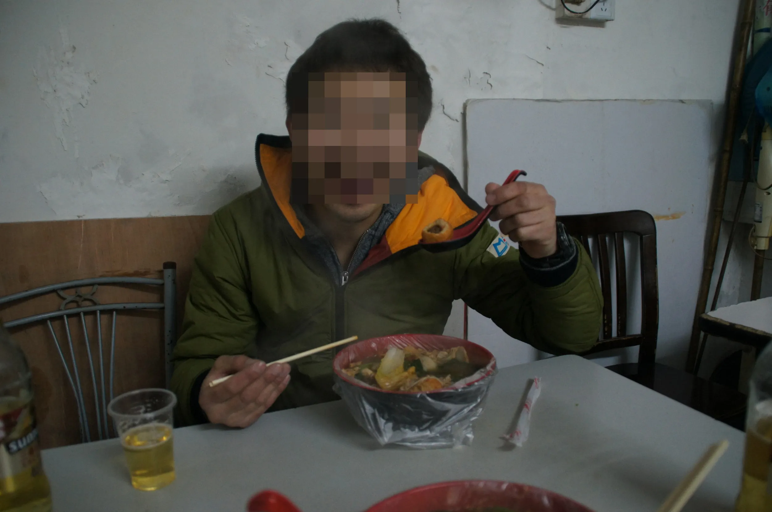 麻辣湯鍋のお店で食べるキモタクさん