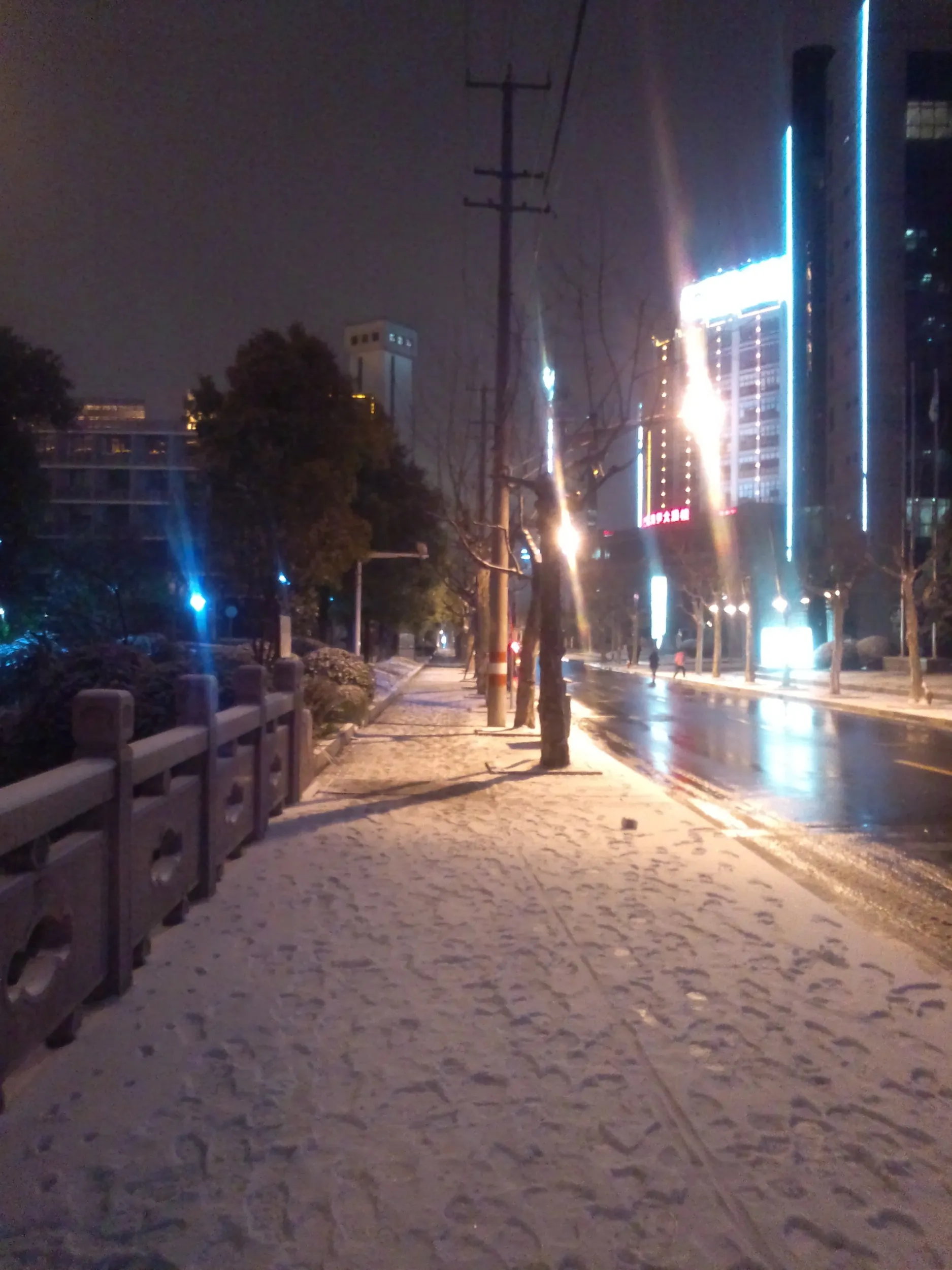 雪が積もっている風景