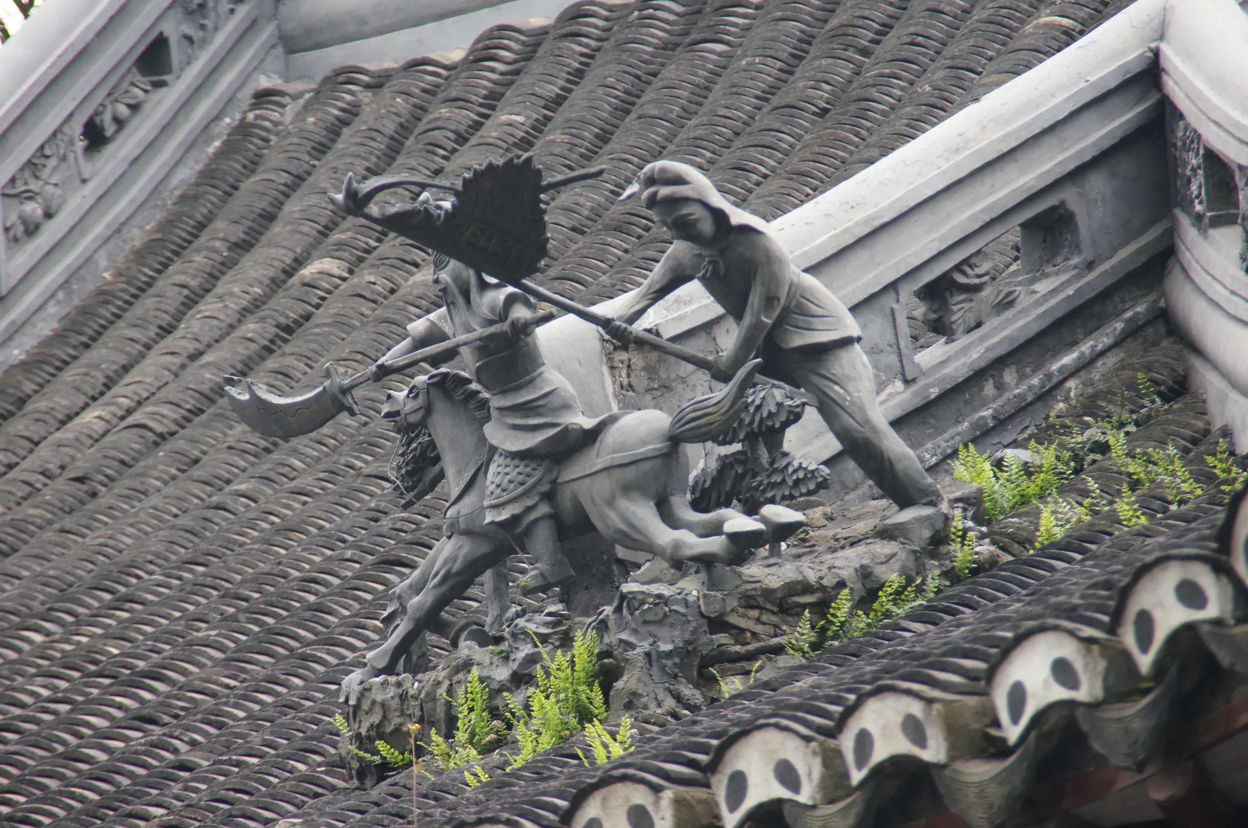 三国志の人物を模した像