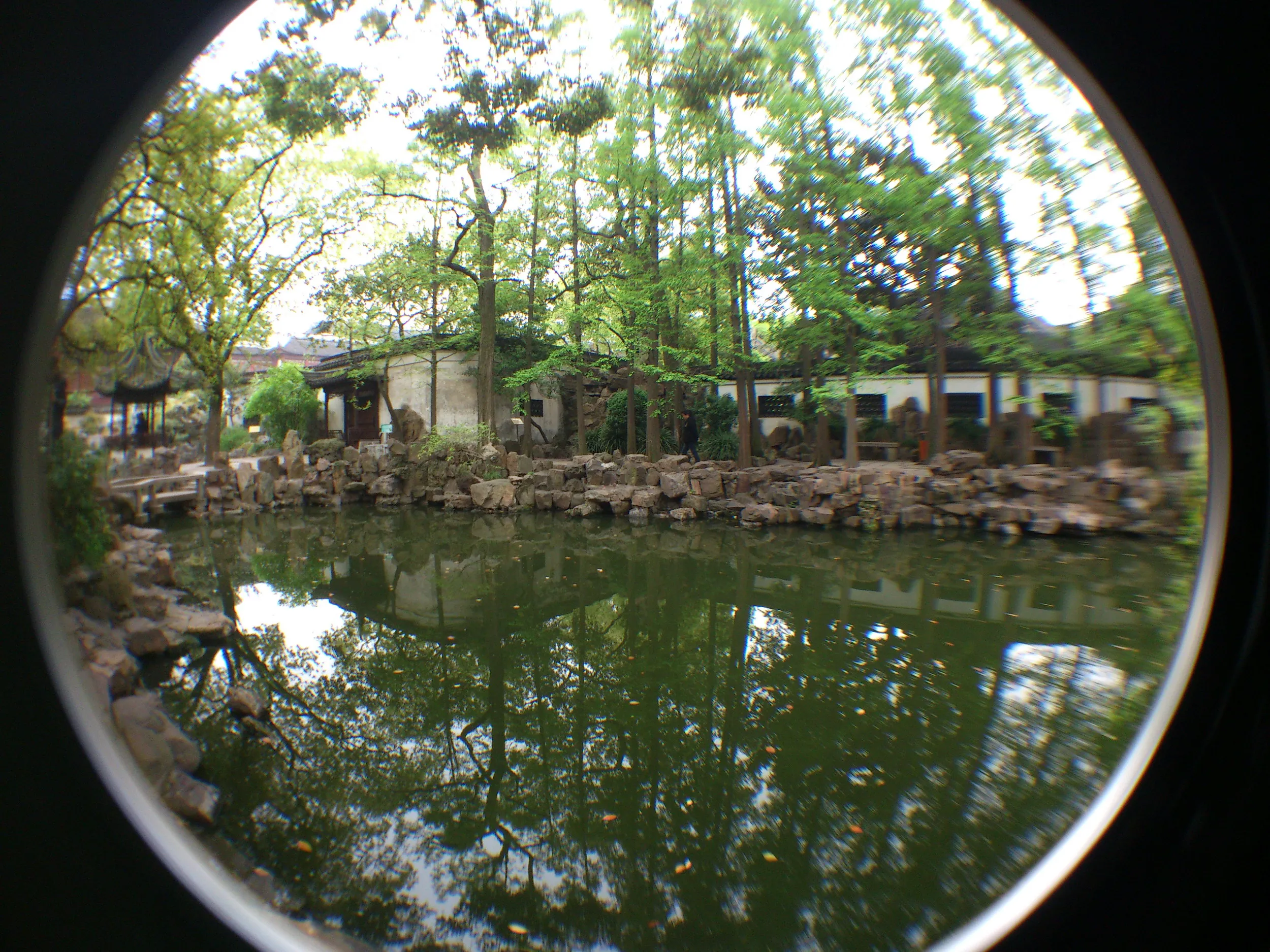 会景楼付近にある池の風景