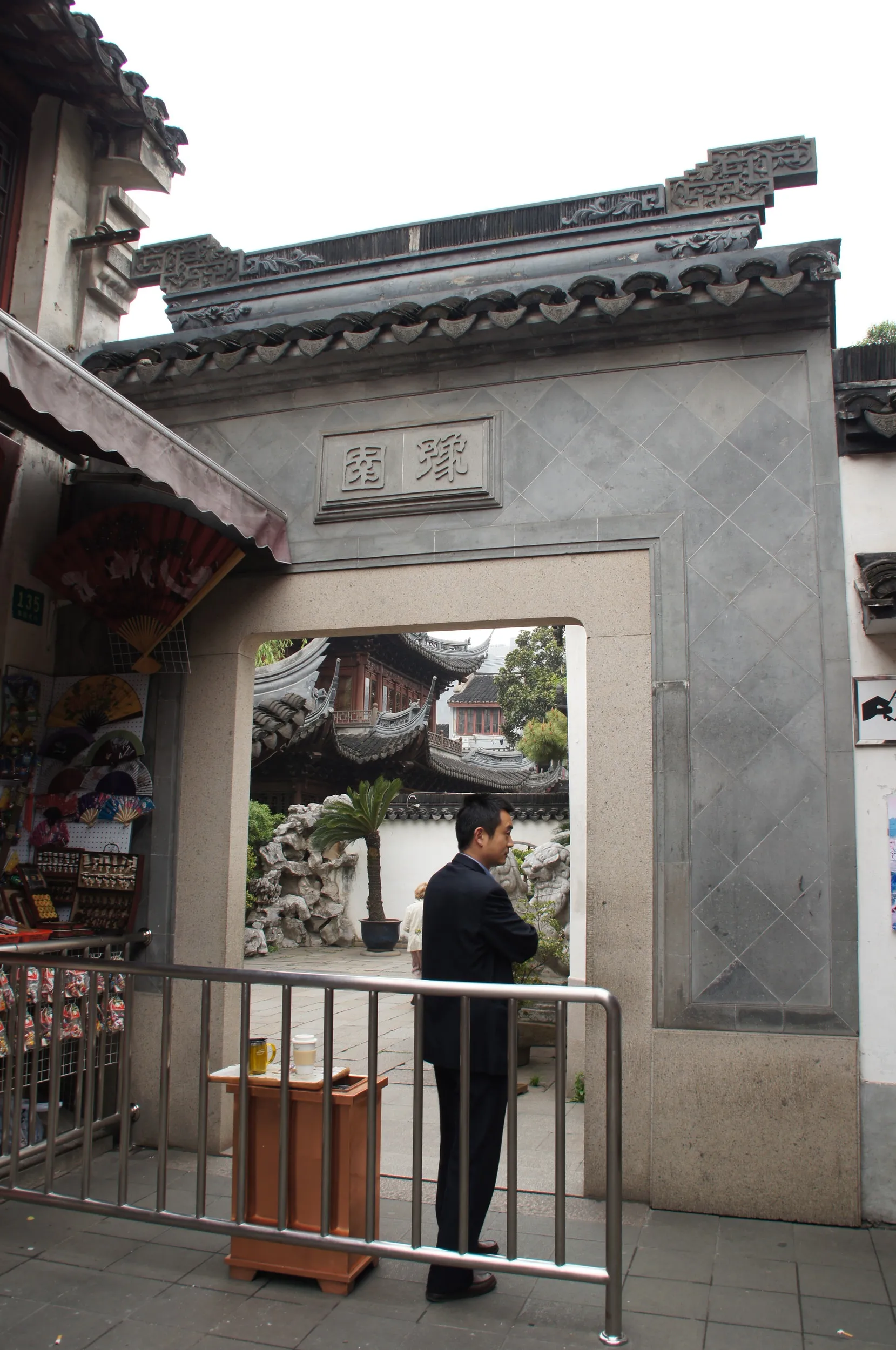 内園付近と商店街を結ぶ出入口