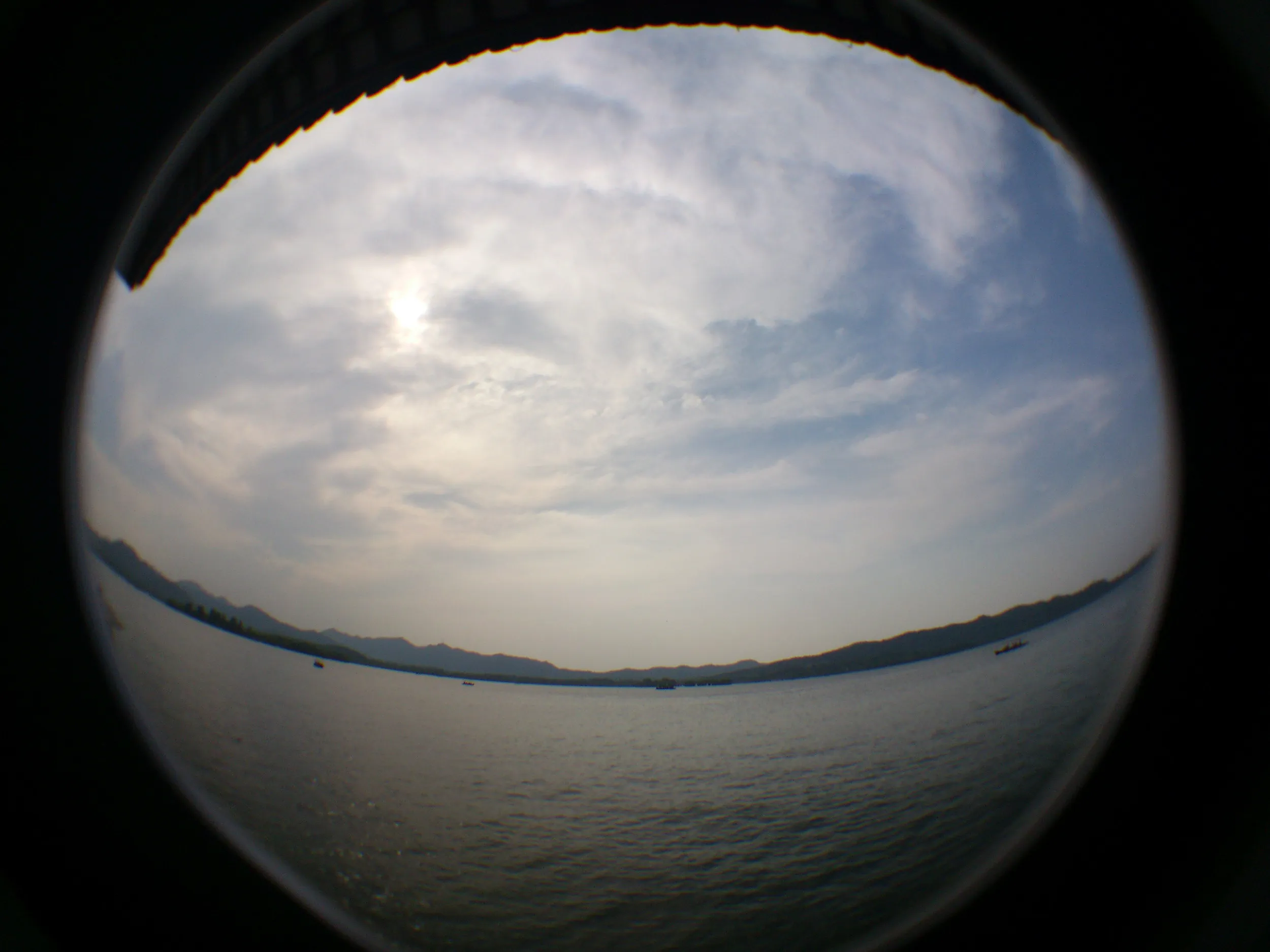 翠光亭から西湖 魚眼レンズ