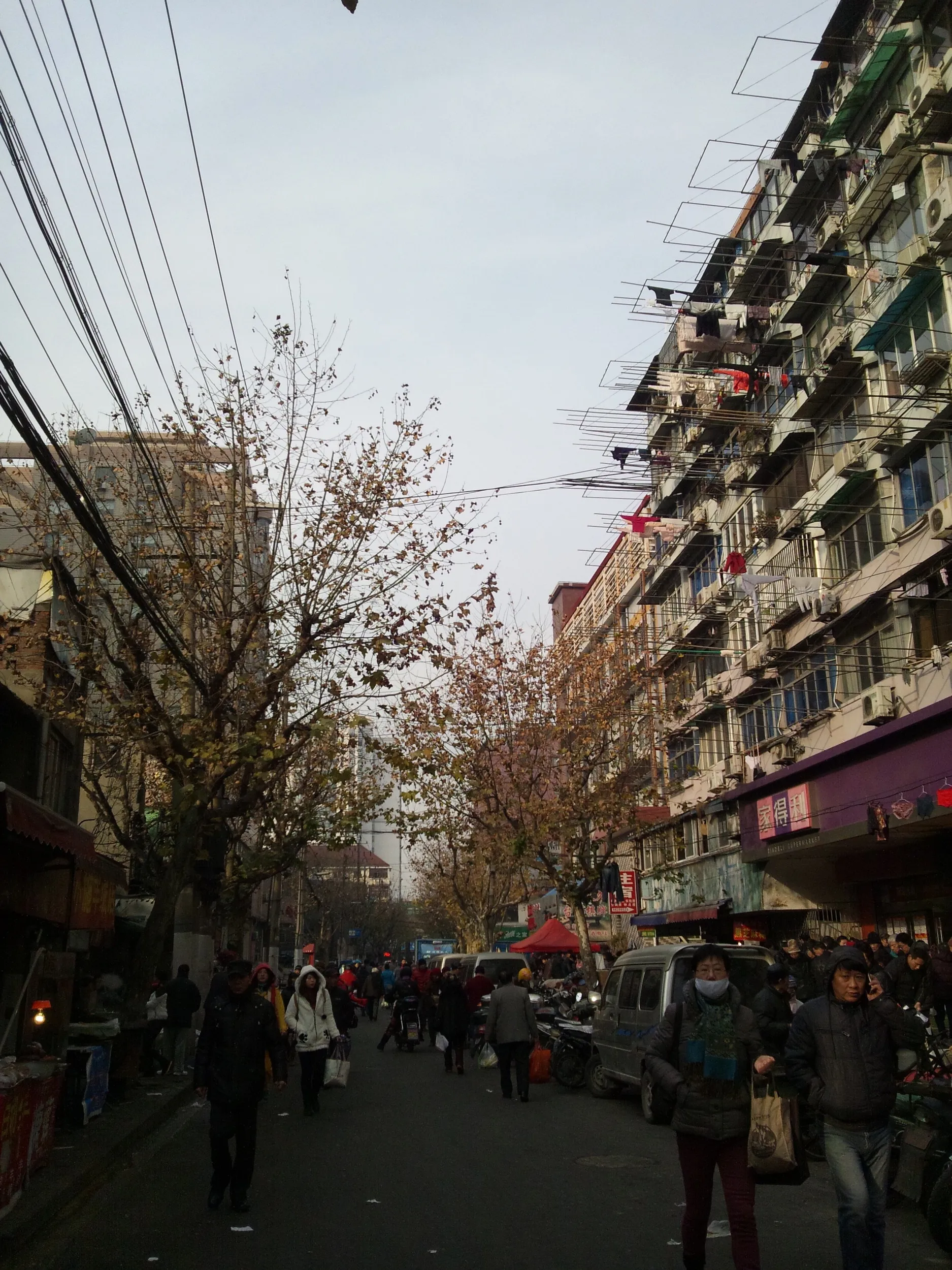 芷江西路、市場付近の風景