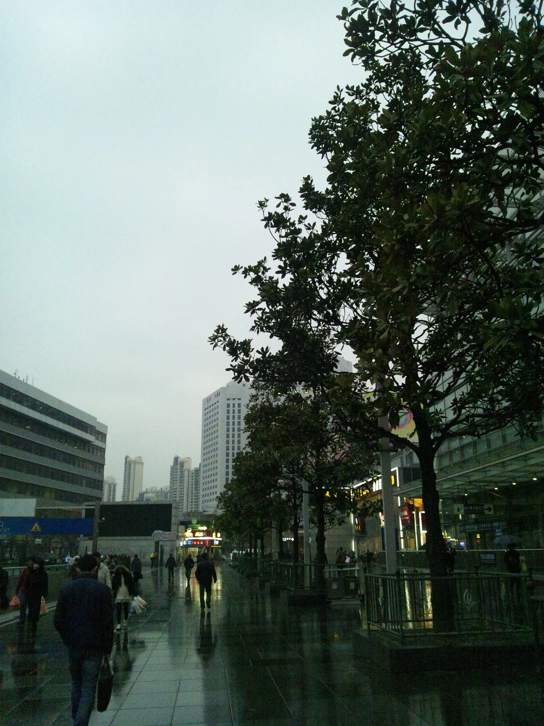 上海駅前
