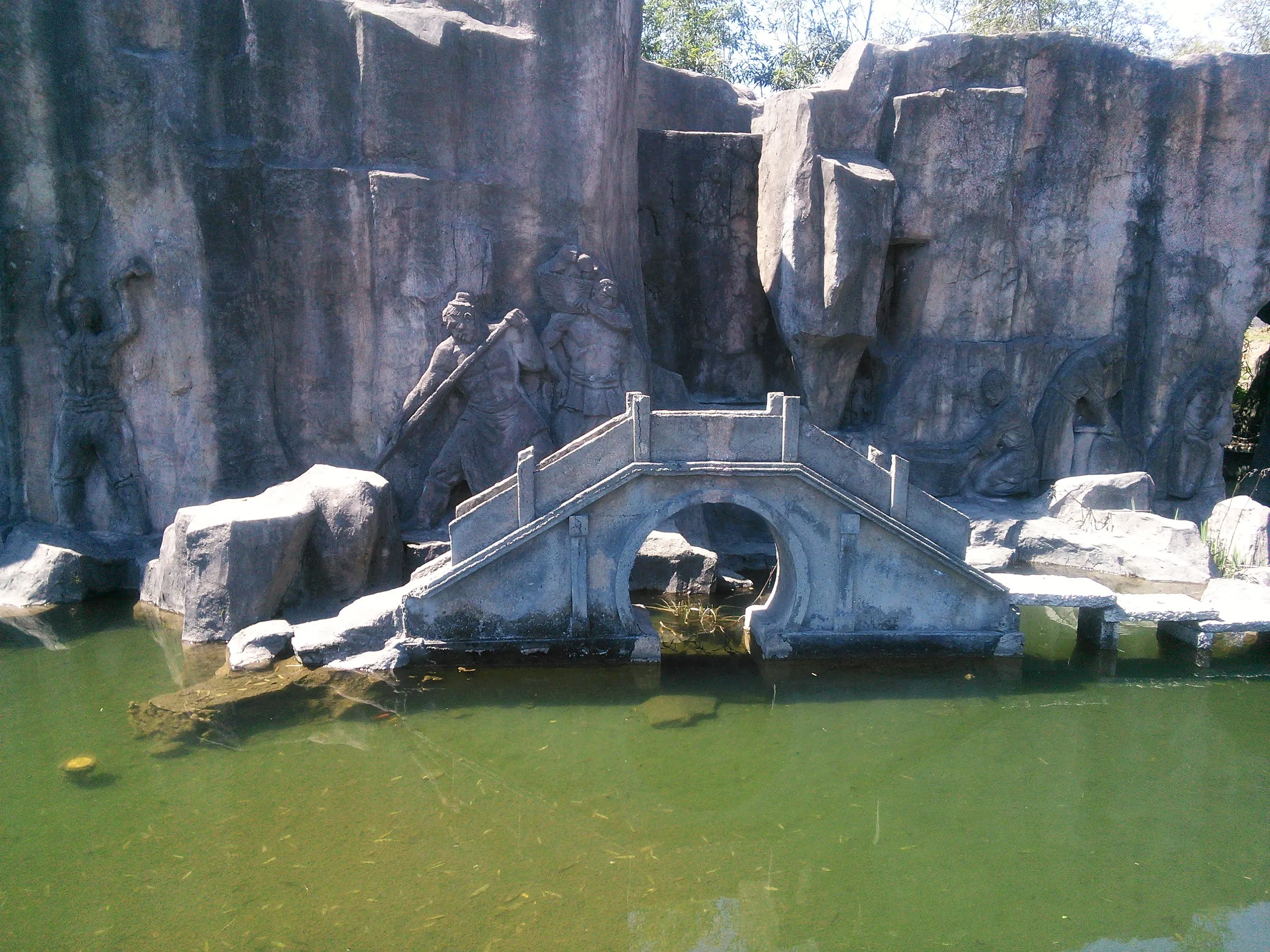 東湖を観光