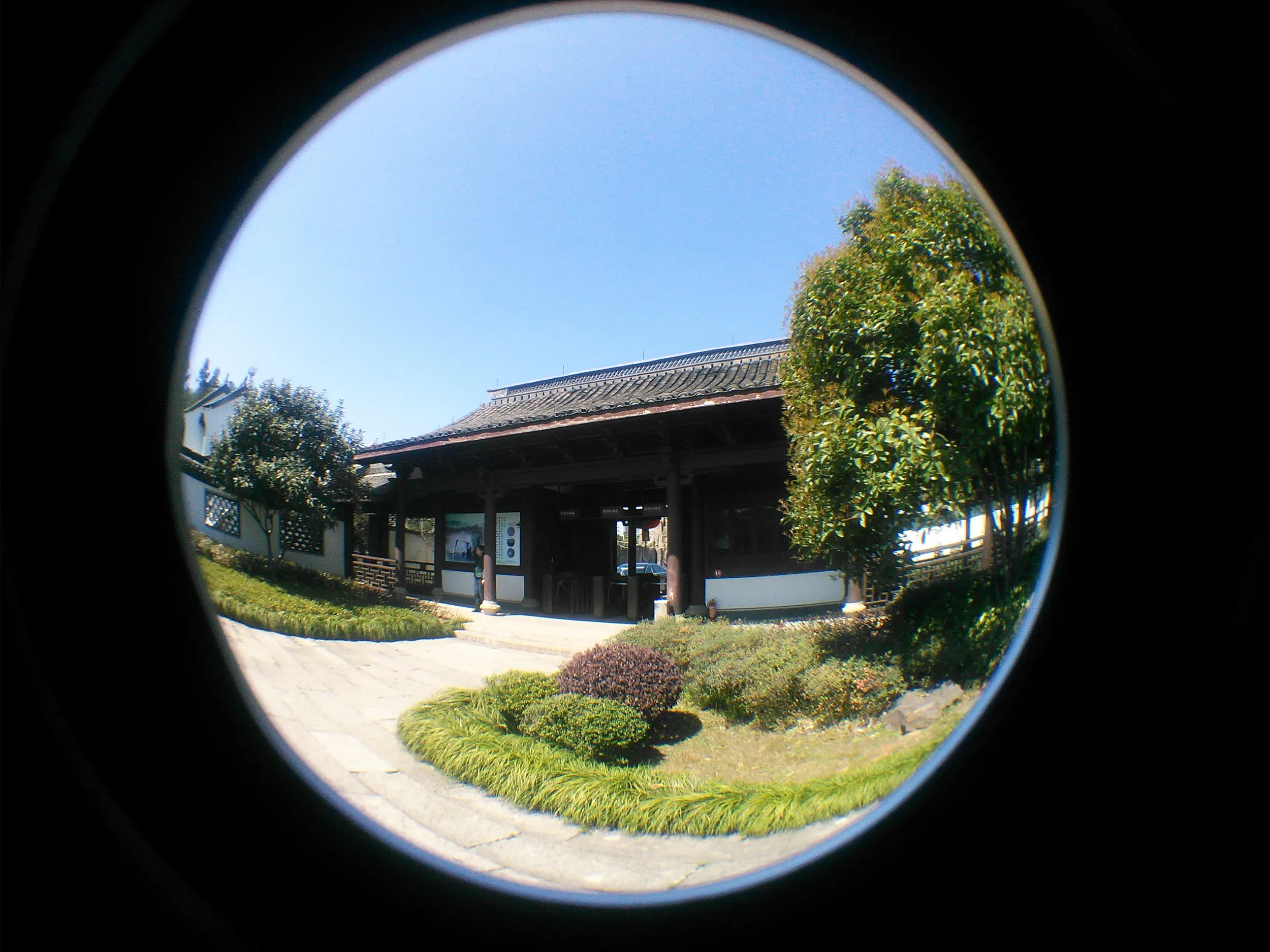 東湖を観光