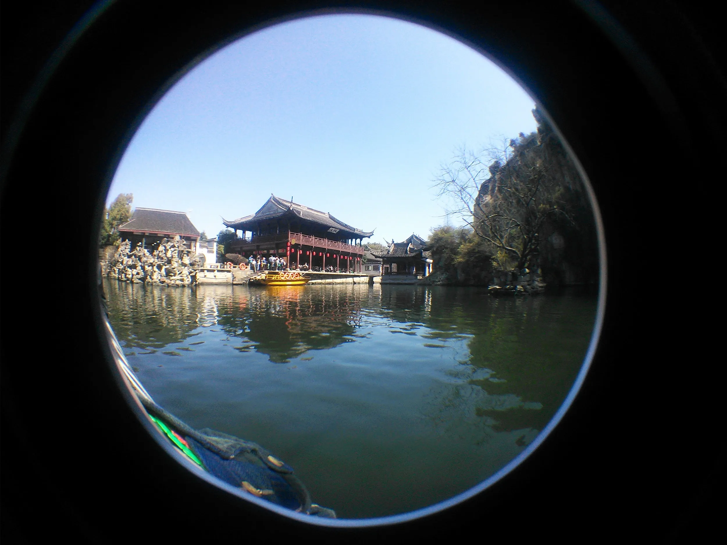 ボートからの東湖風景