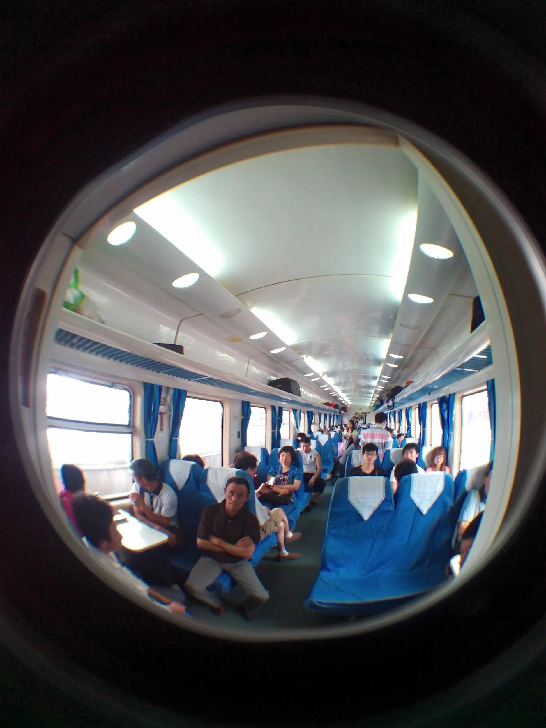 快速列車の硬席(二等座席)