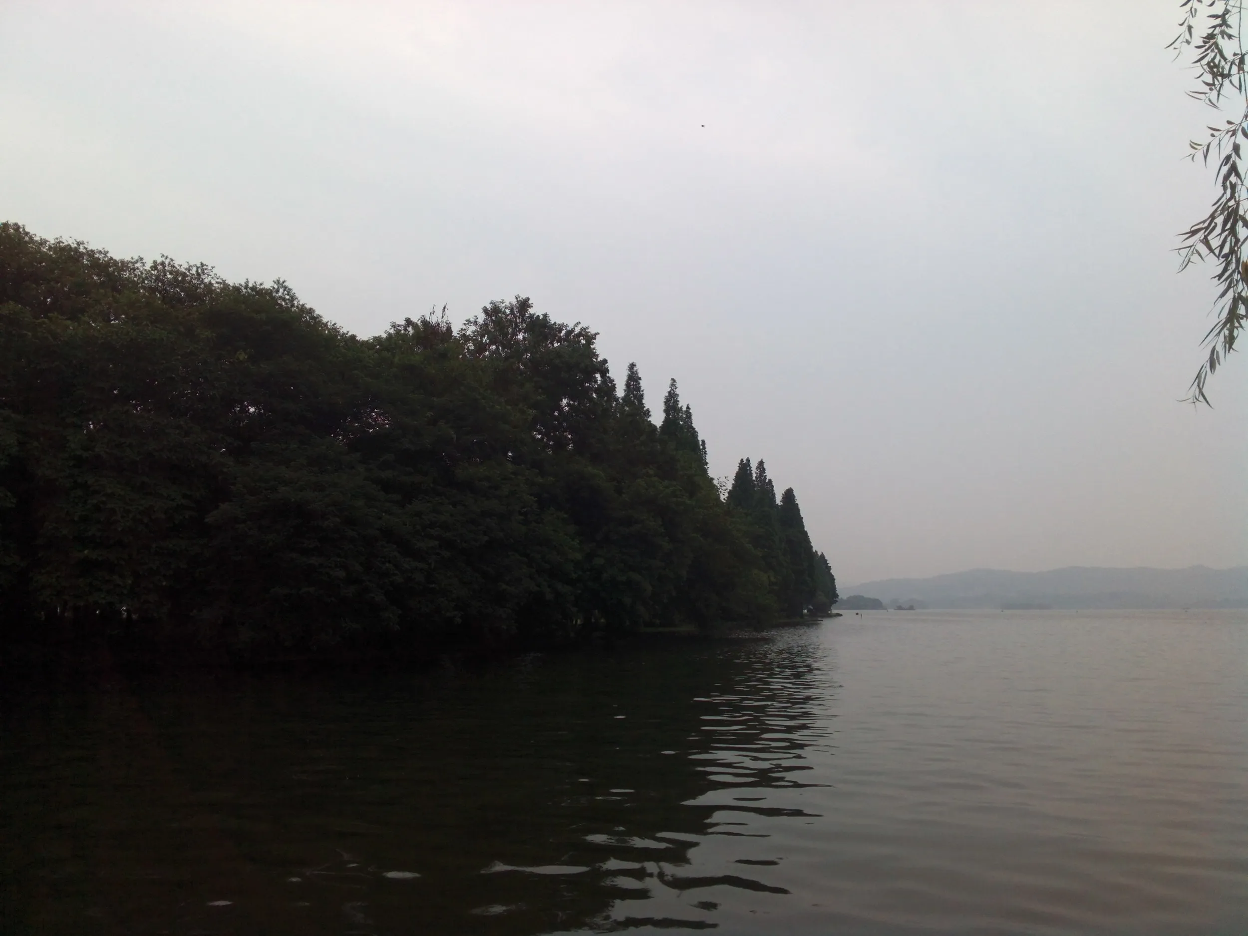 西湖湖畔の風景