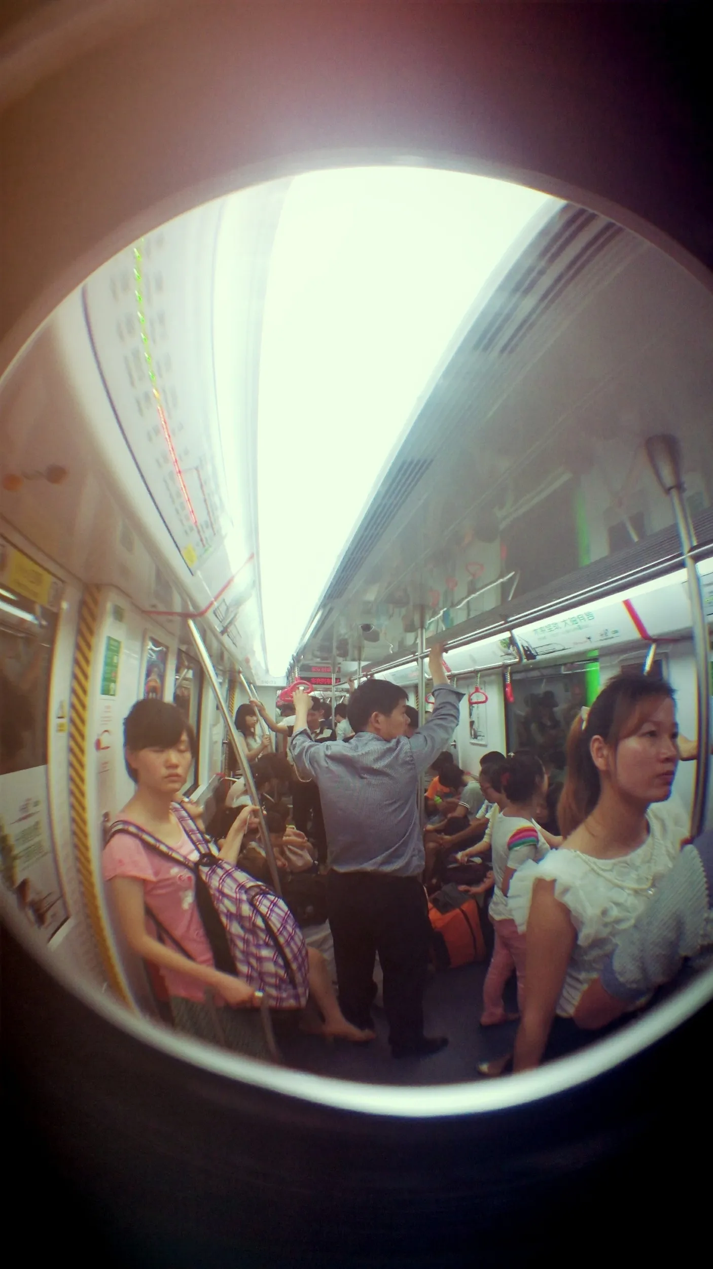 地下鉄で龍翔橋へ