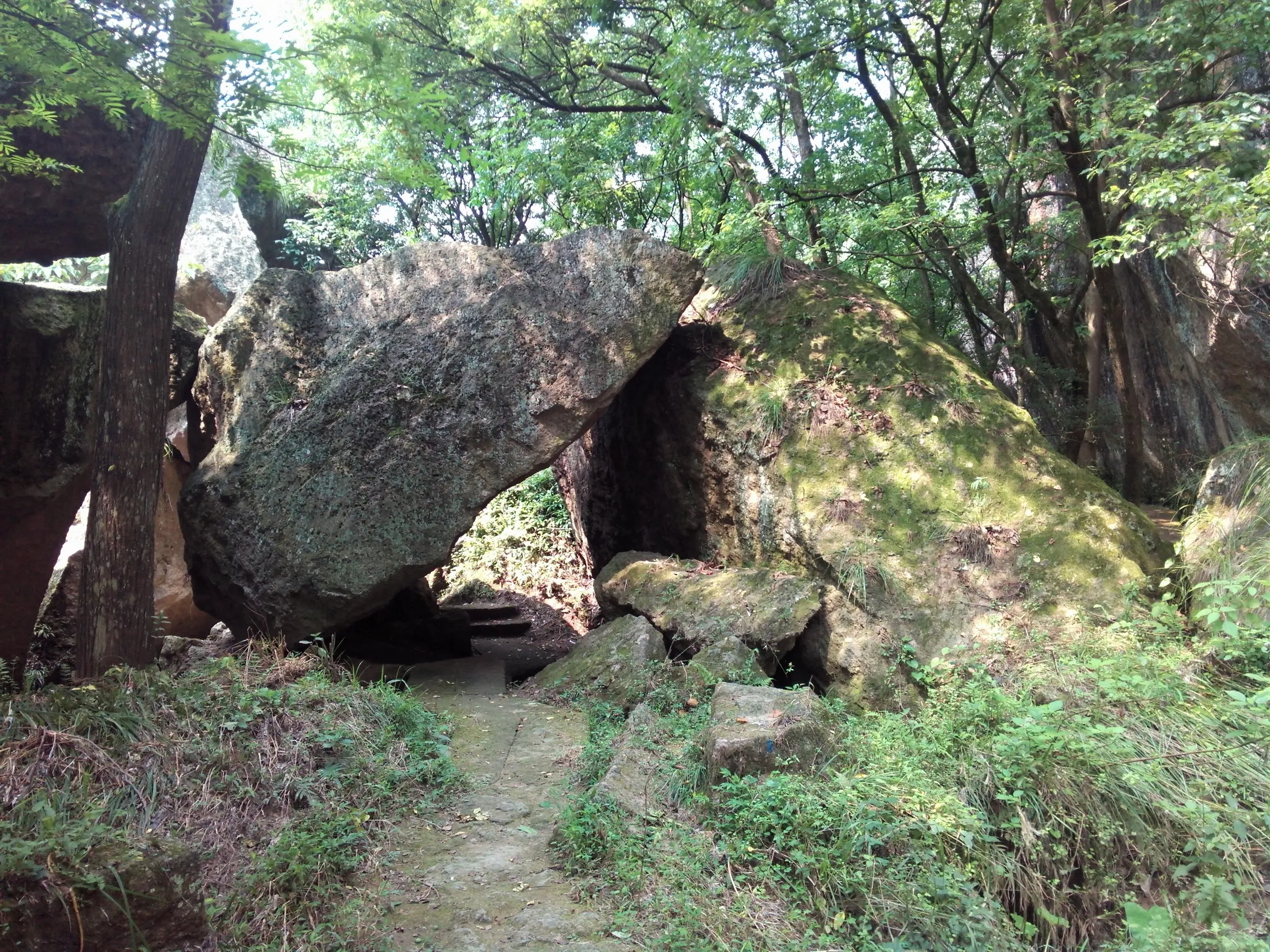 小赤壁の巨石