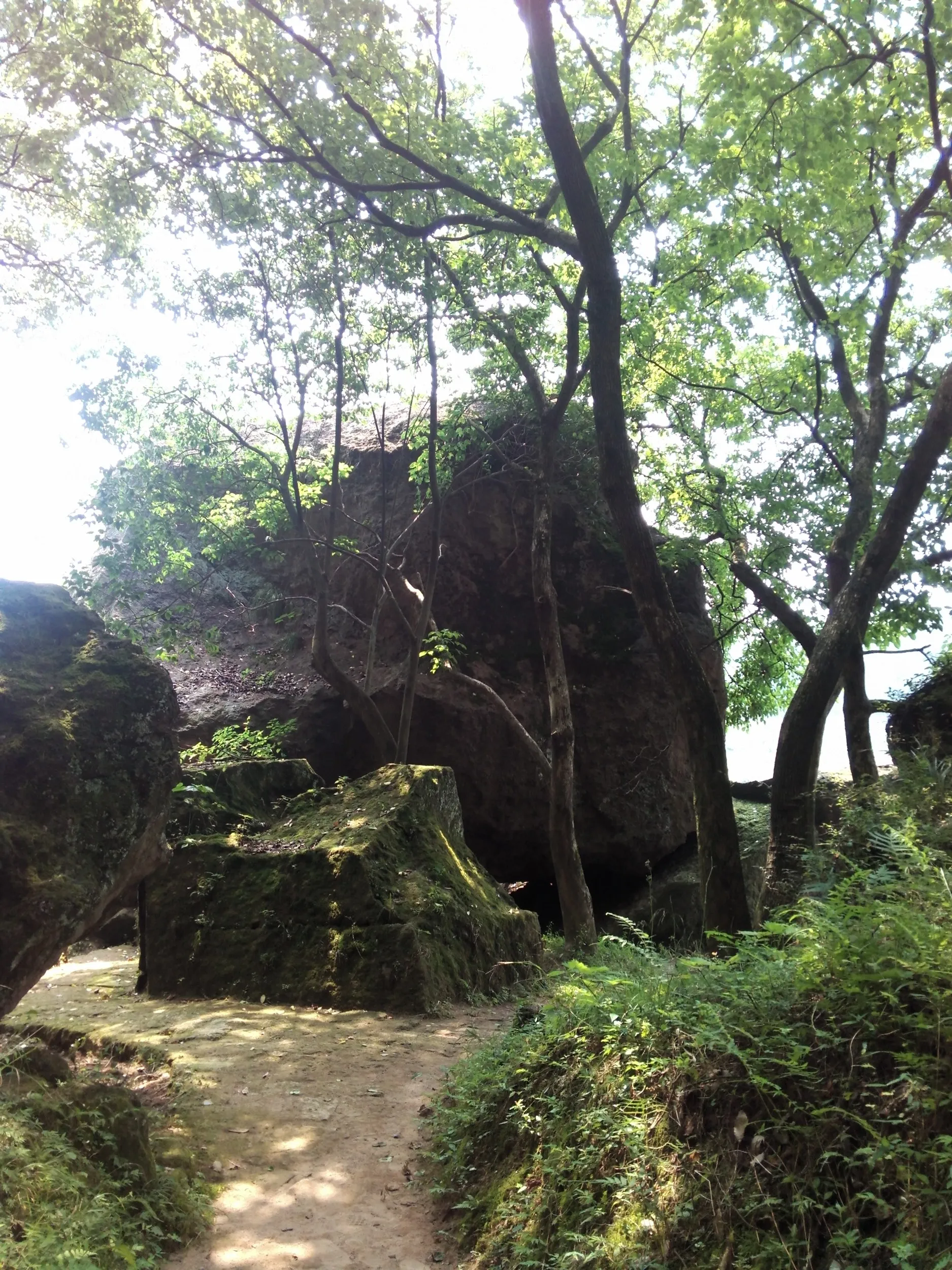小赤壁の巨石