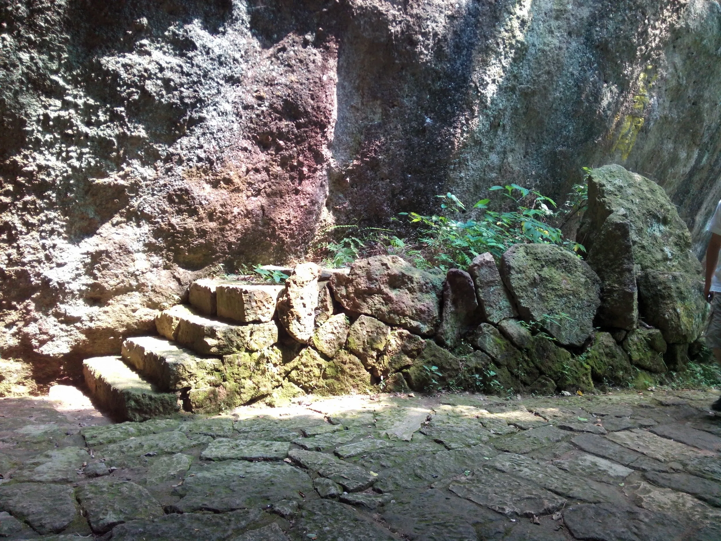 小赤壁の巨石