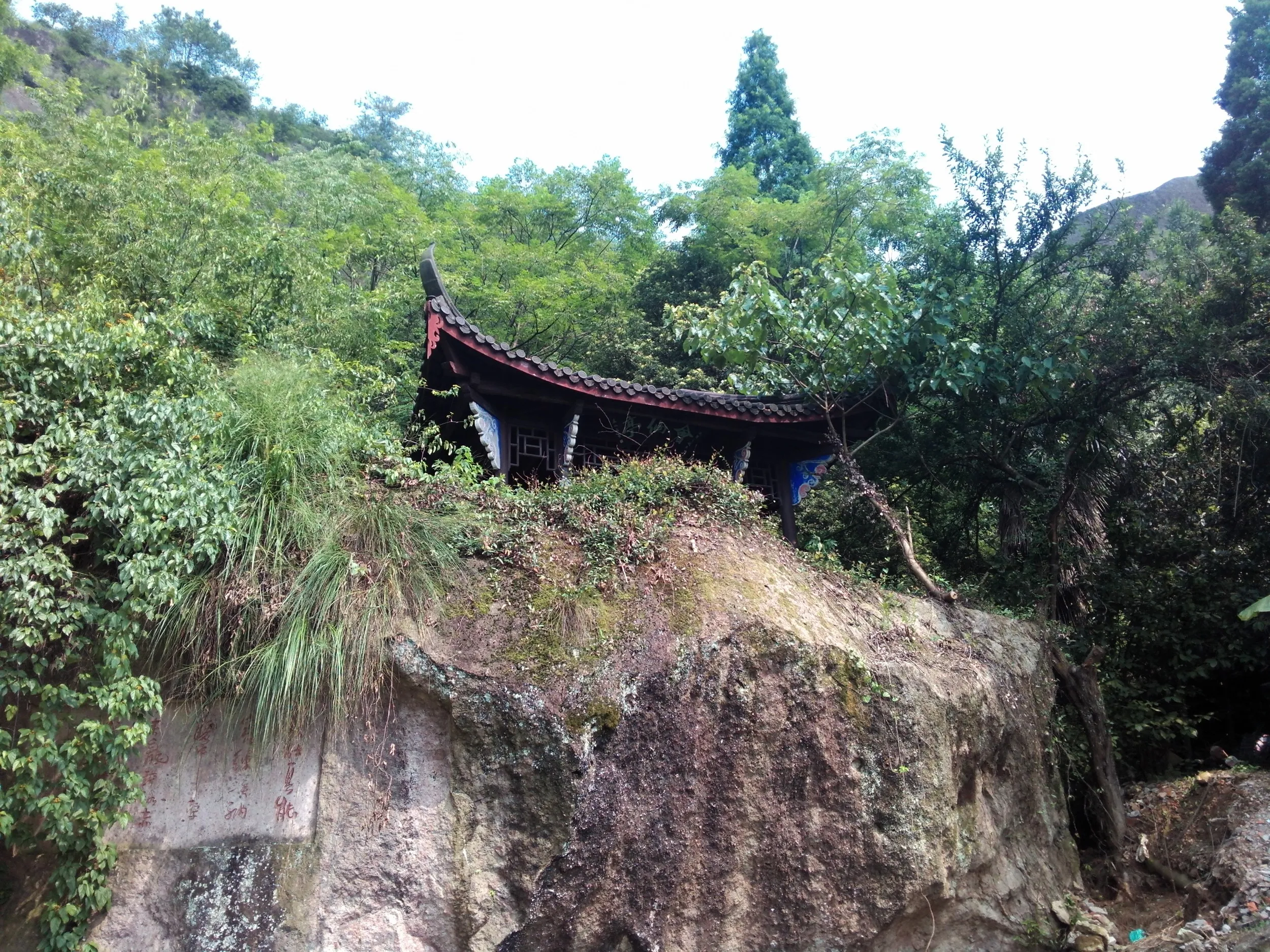 大肚岩