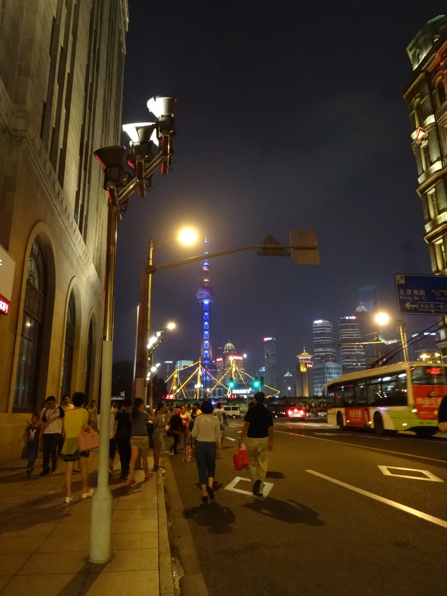 夜の外灘を散歩