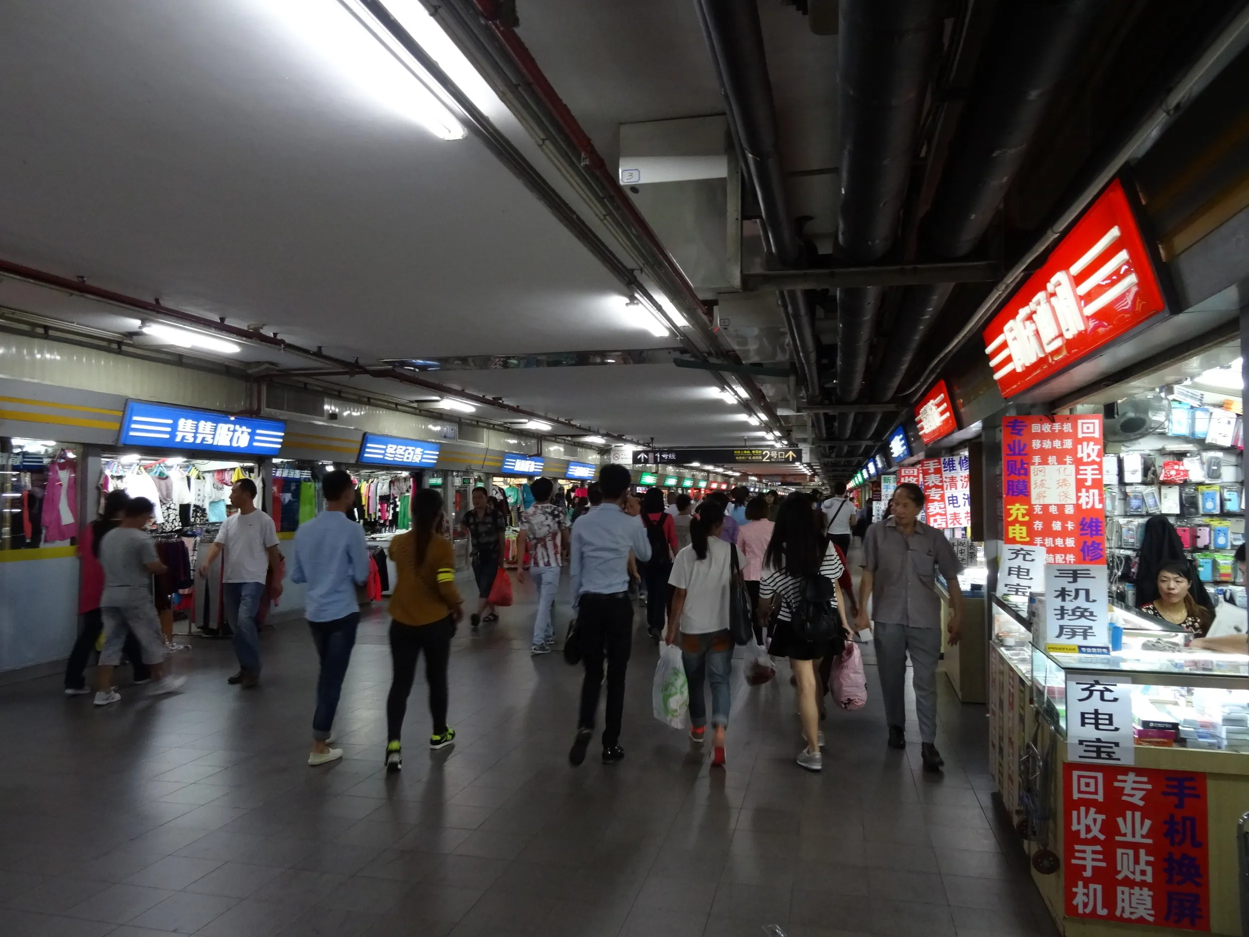 上海駅構内