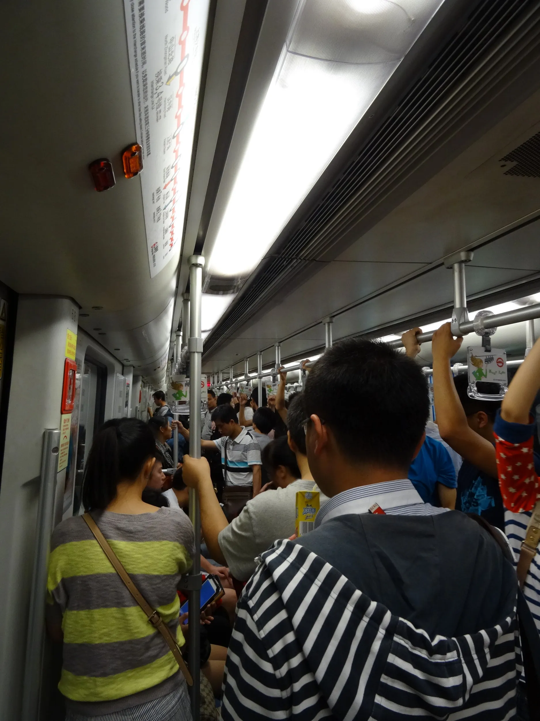 上海駅構内