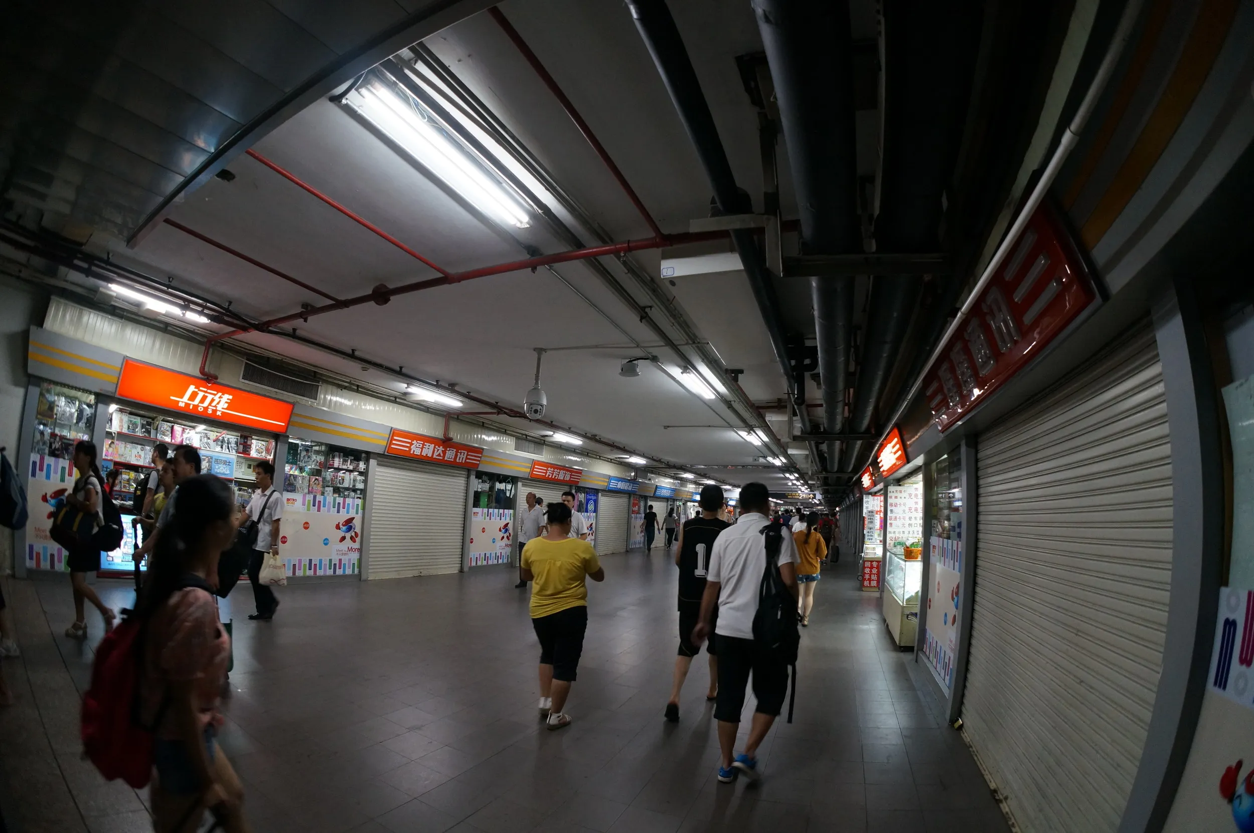 上海駅構内