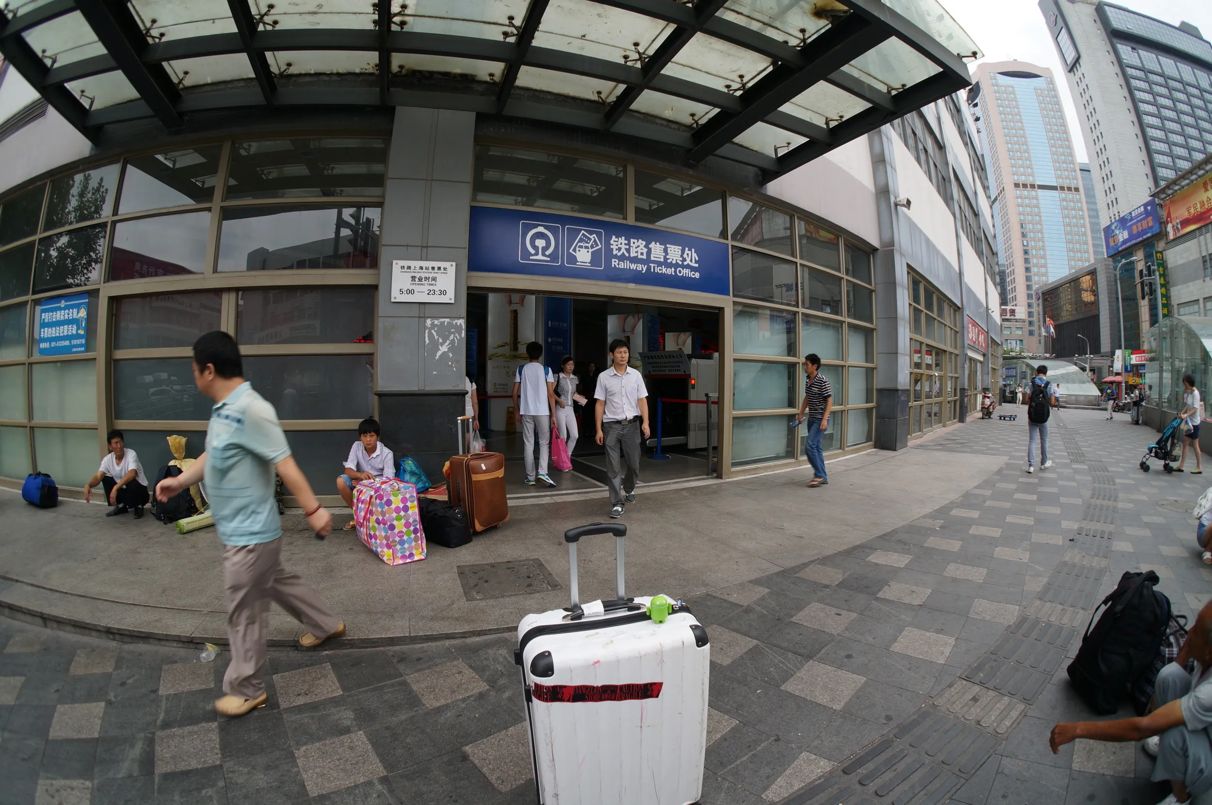 上海駅構内