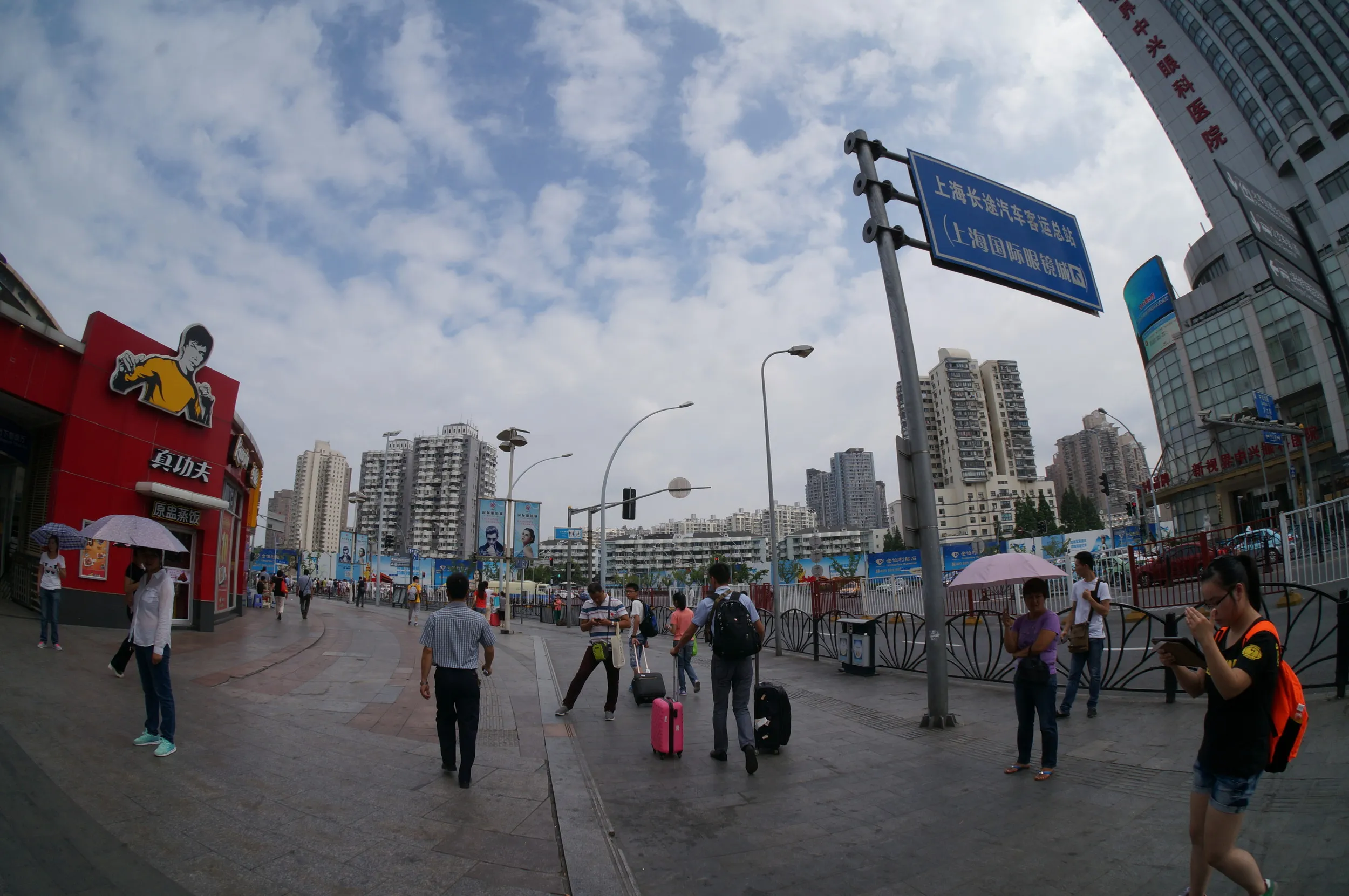 上海駅北口