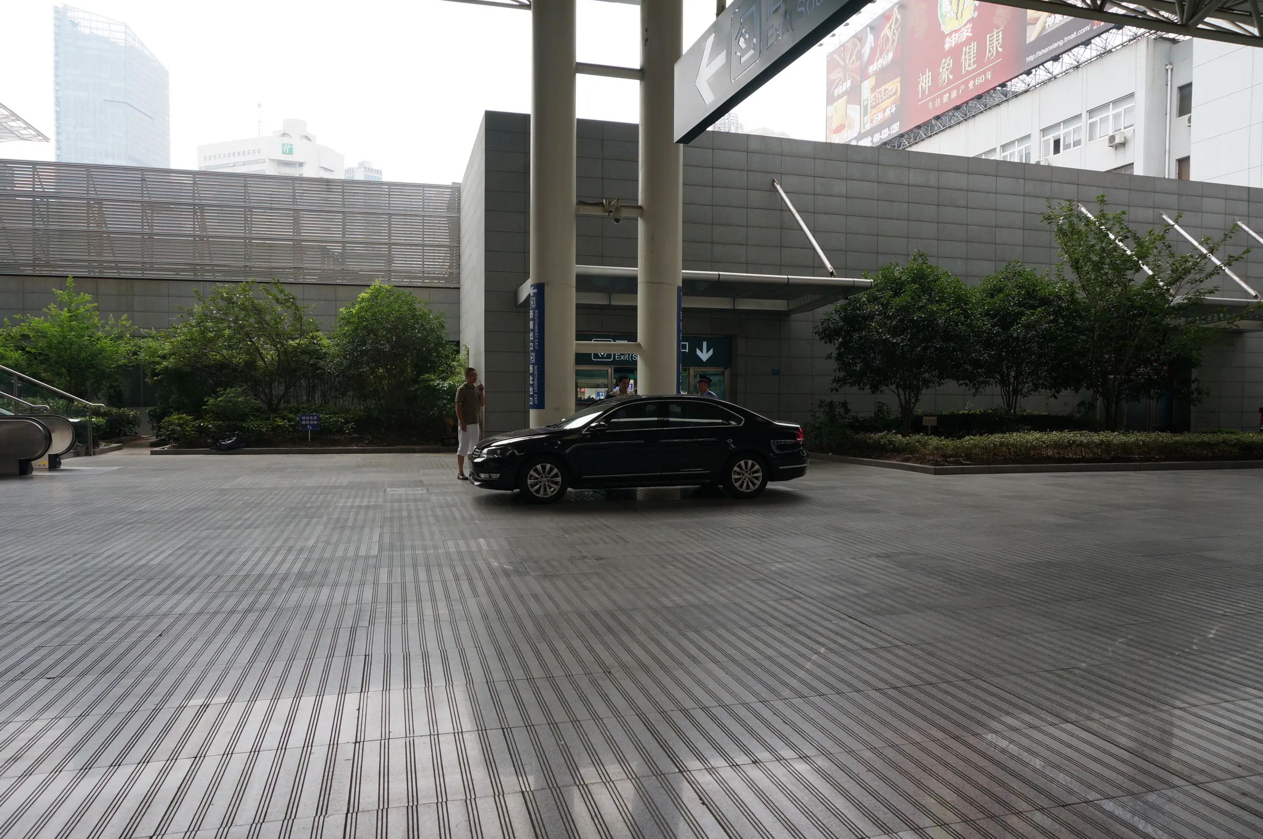 ホームの車