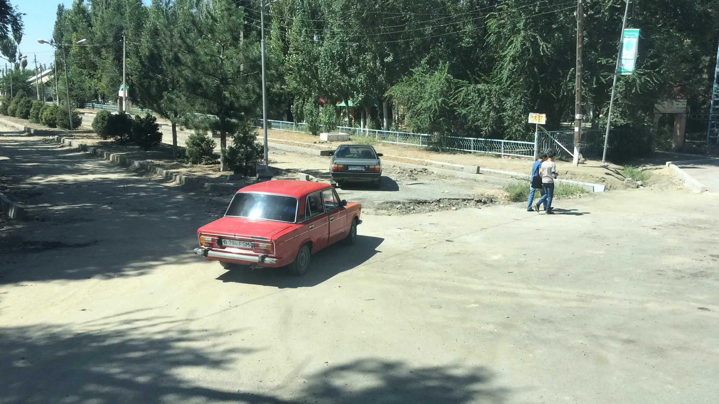 古い車が印象的!