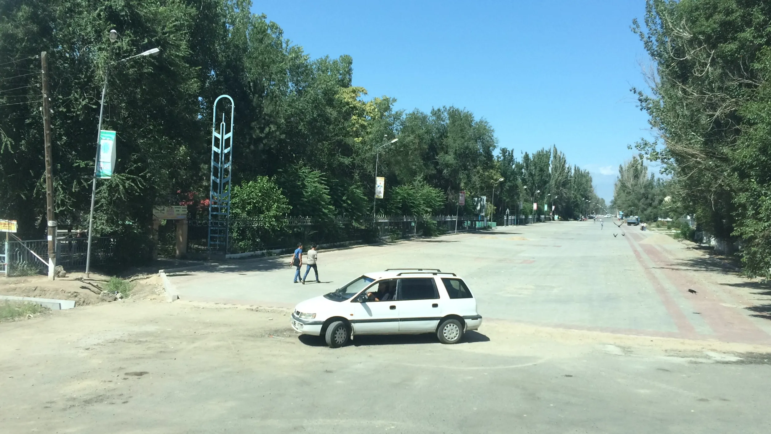 古い車が印象的!