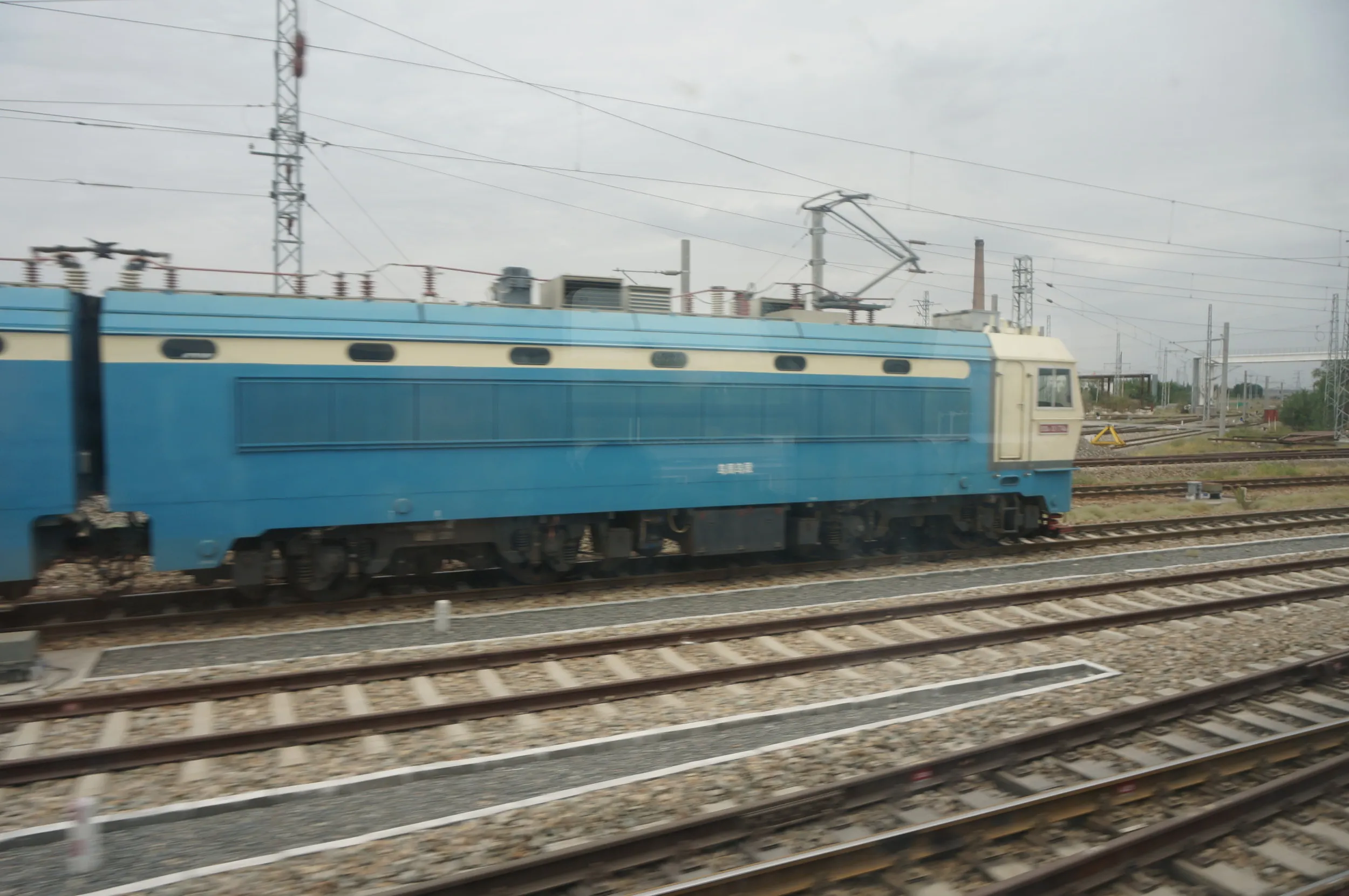 青い列車の牽引車両