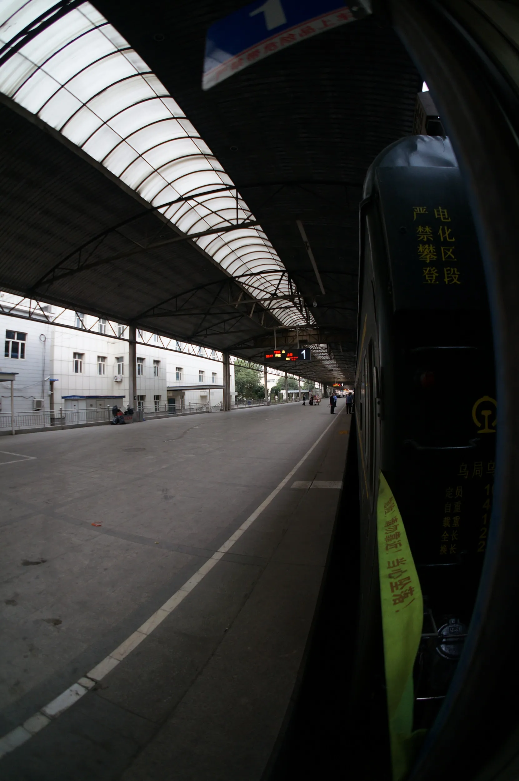 ウルムチ南駅のホーム