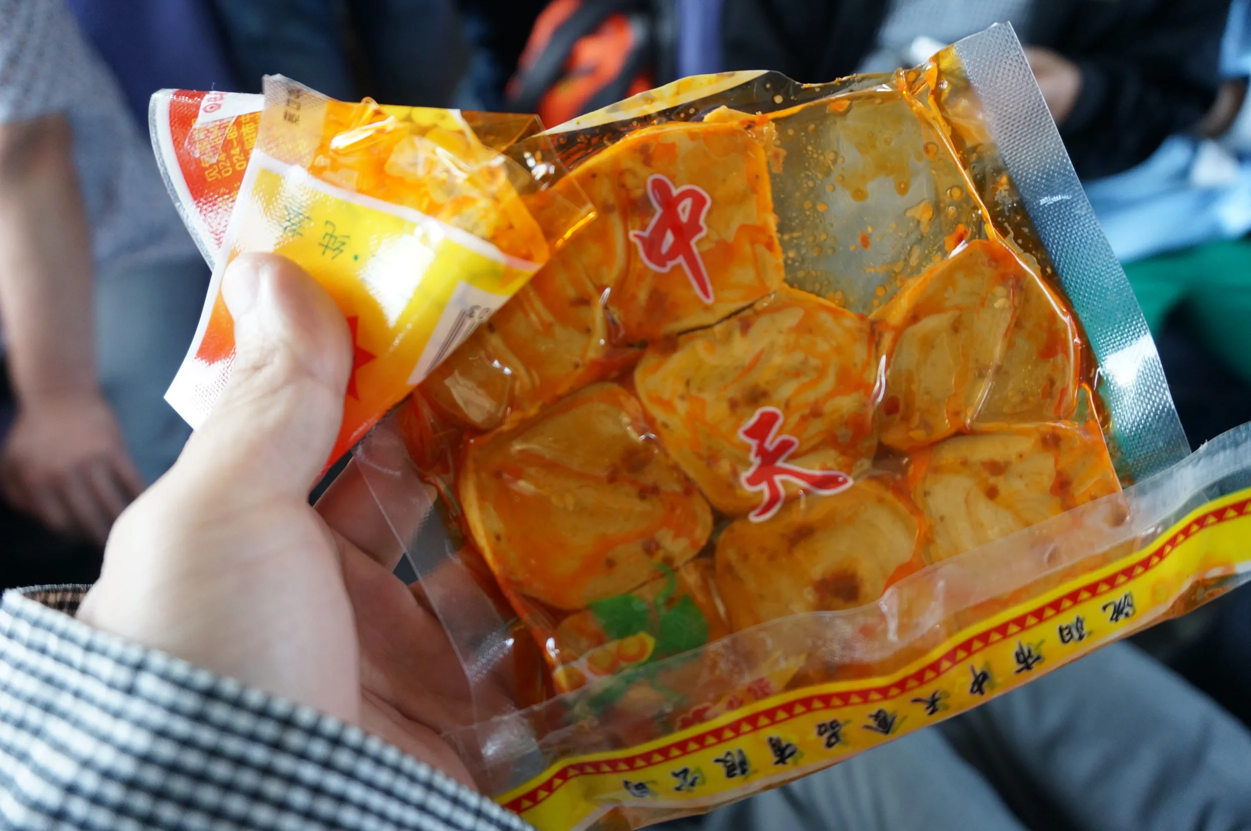 朝食で素鶏(豆腐製品)を食す