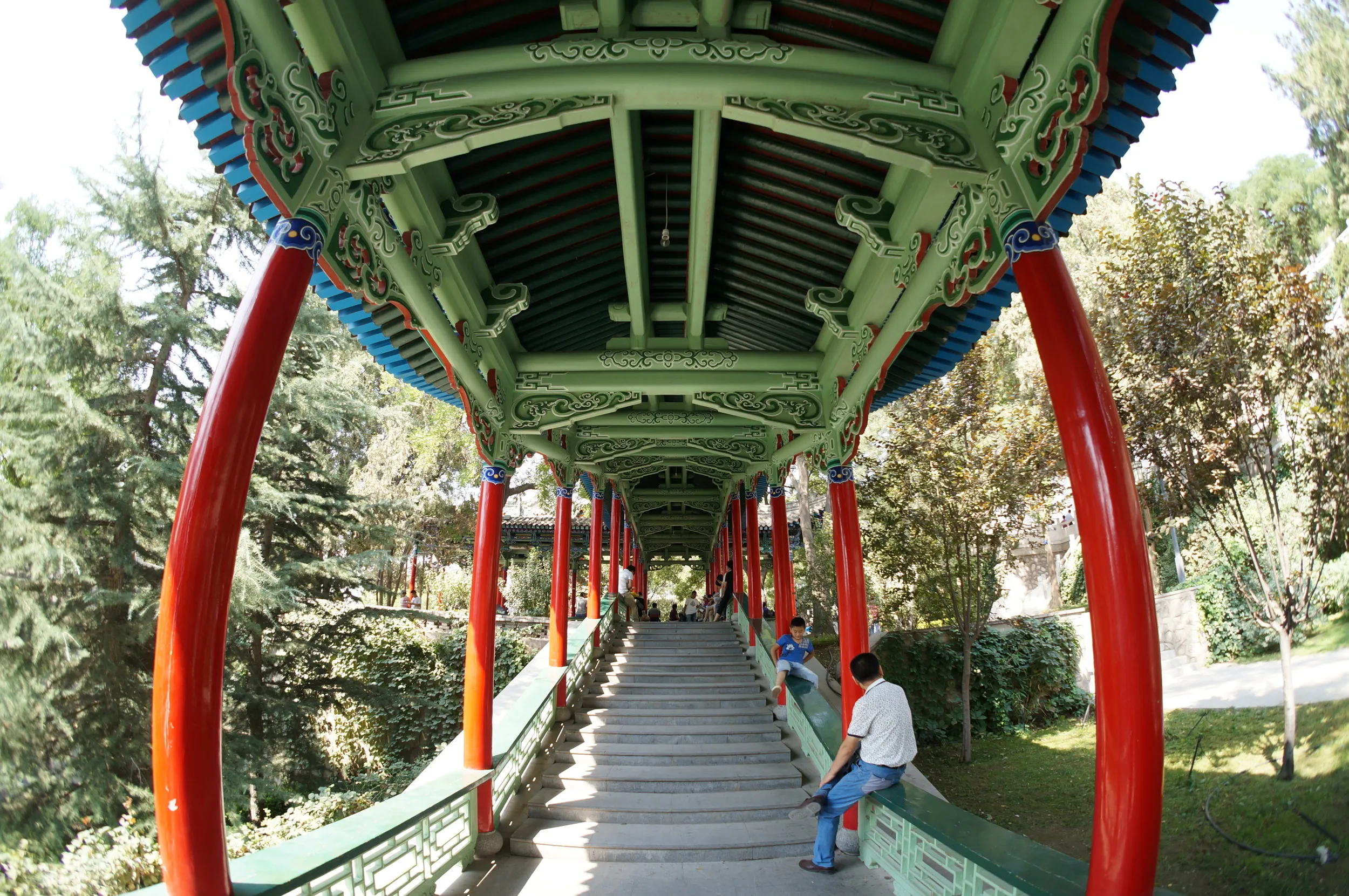 白塔山公園の回廊