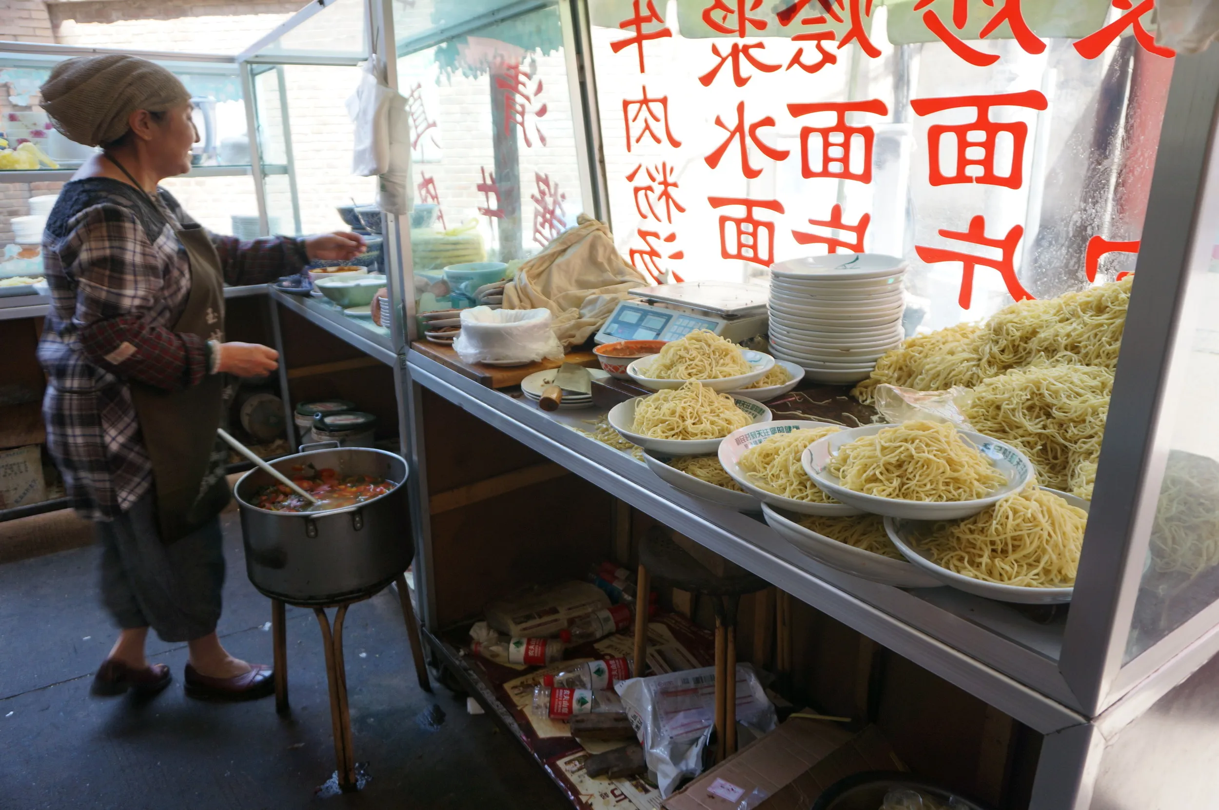 中山路の路地裏の屋台食堂